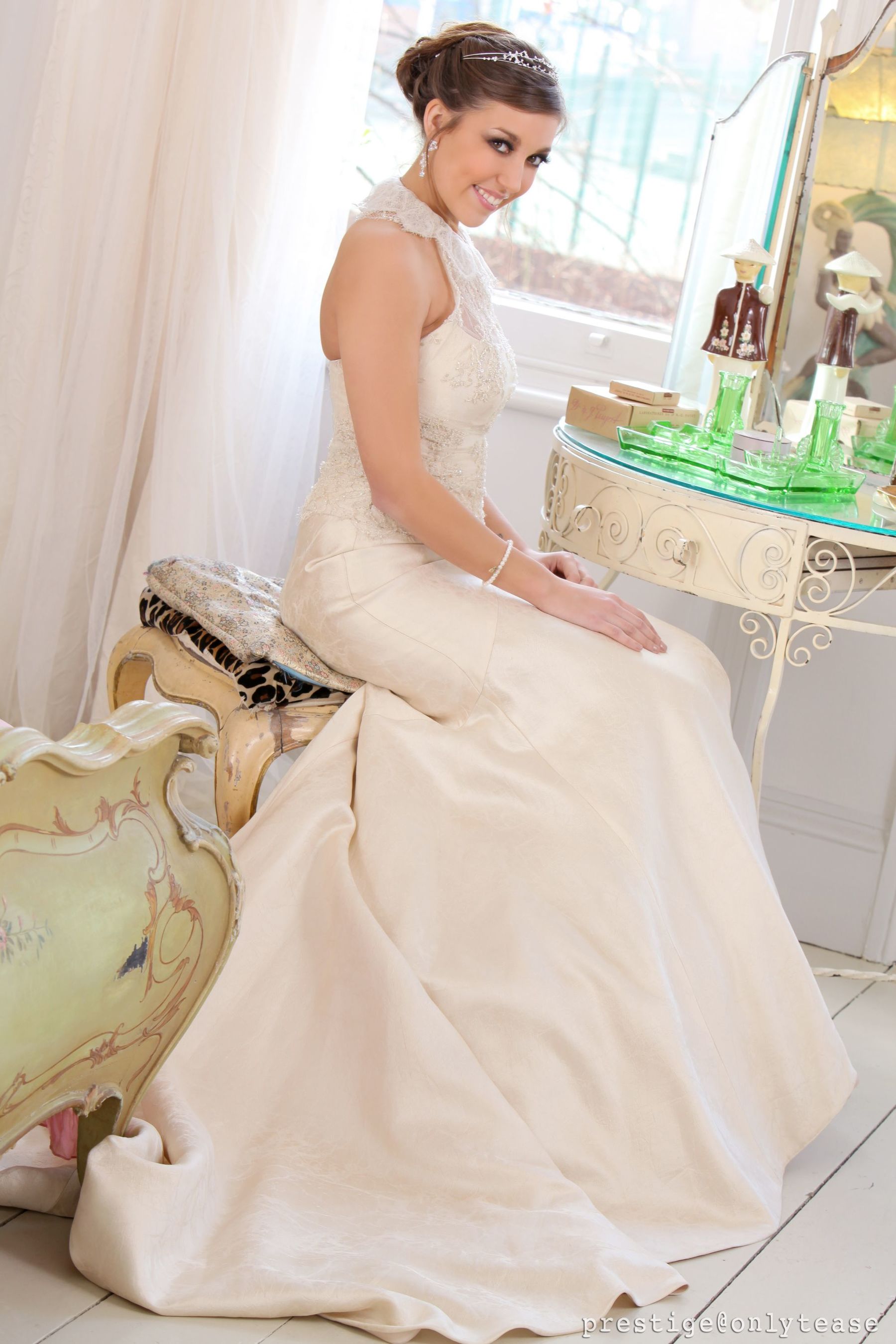 Ava Watts 婚纱诱惑-图6