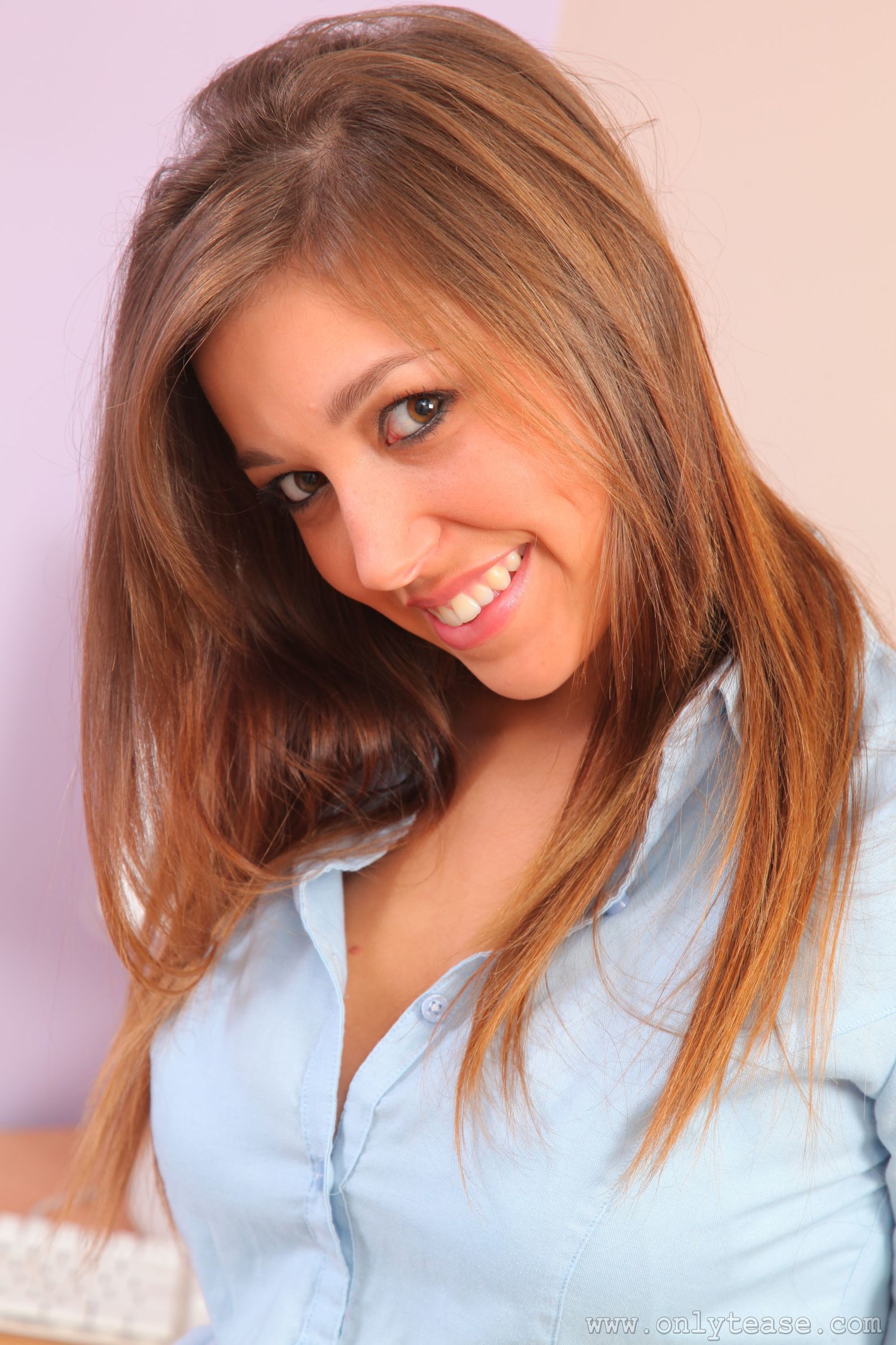 Ava Watts 黑丝OL诱惑-图2