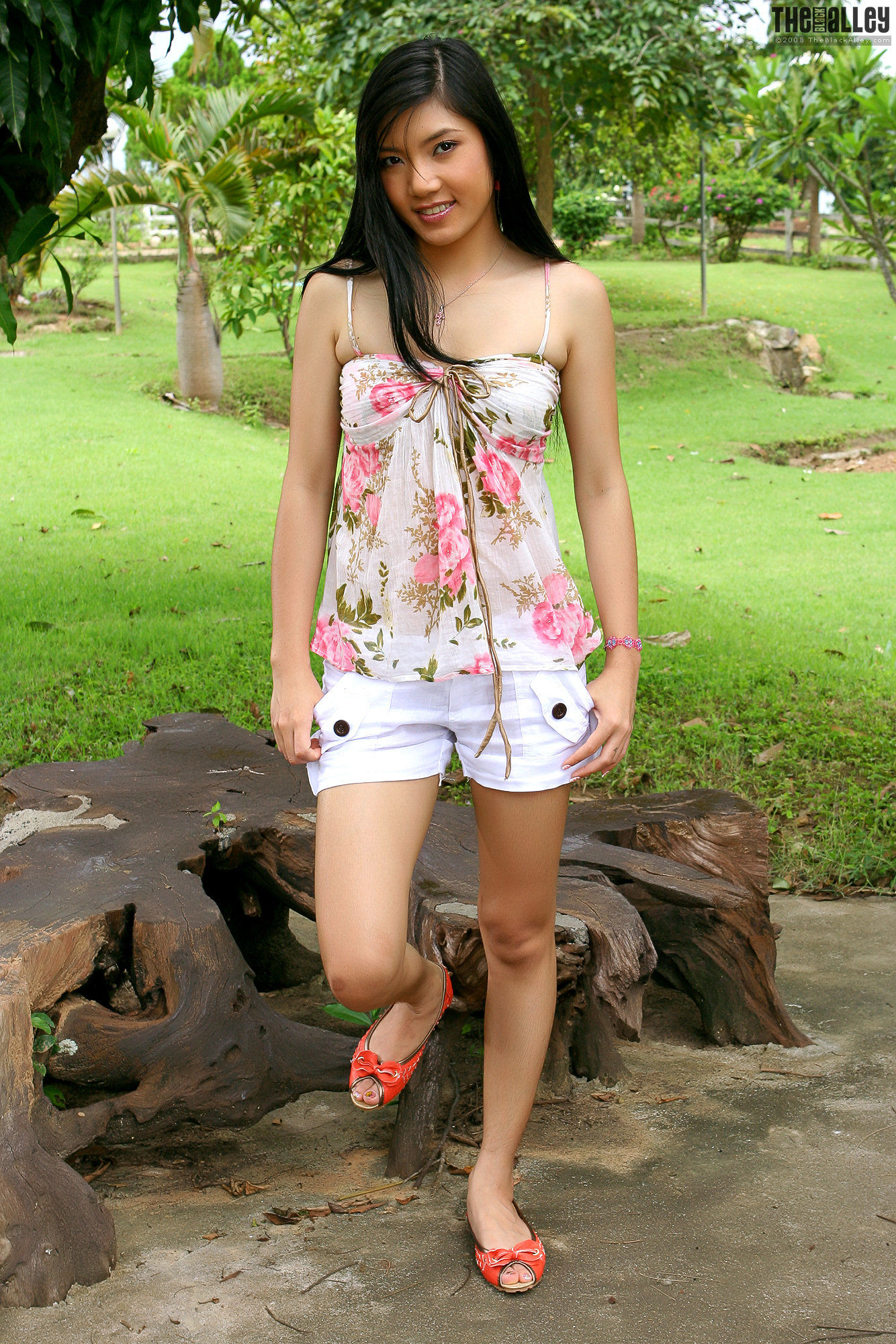 Vanessa Tang 热裤妹子外拍-图0