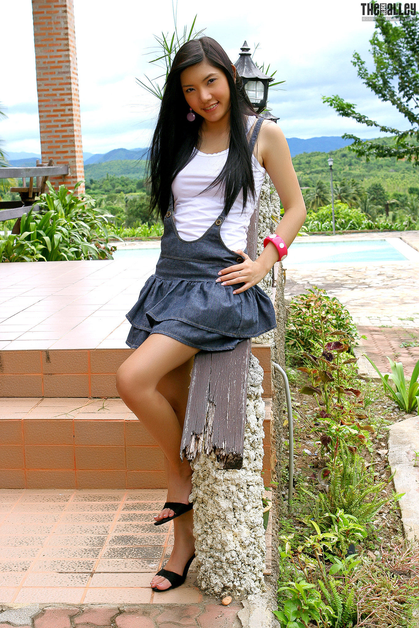 Vanessa Tang 吊带牛仔裙妹子-图0