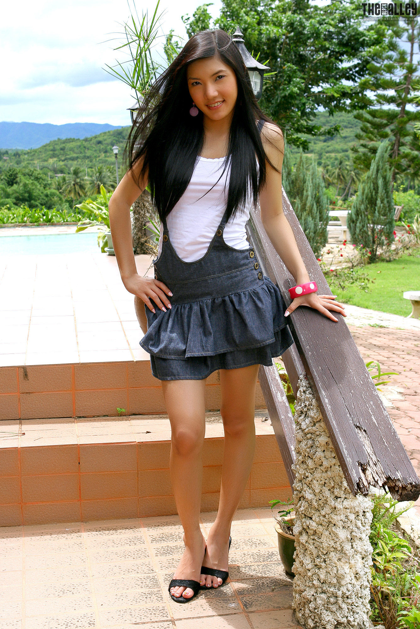 Vanessa Tang 吊带牛仔裙妹子-图2