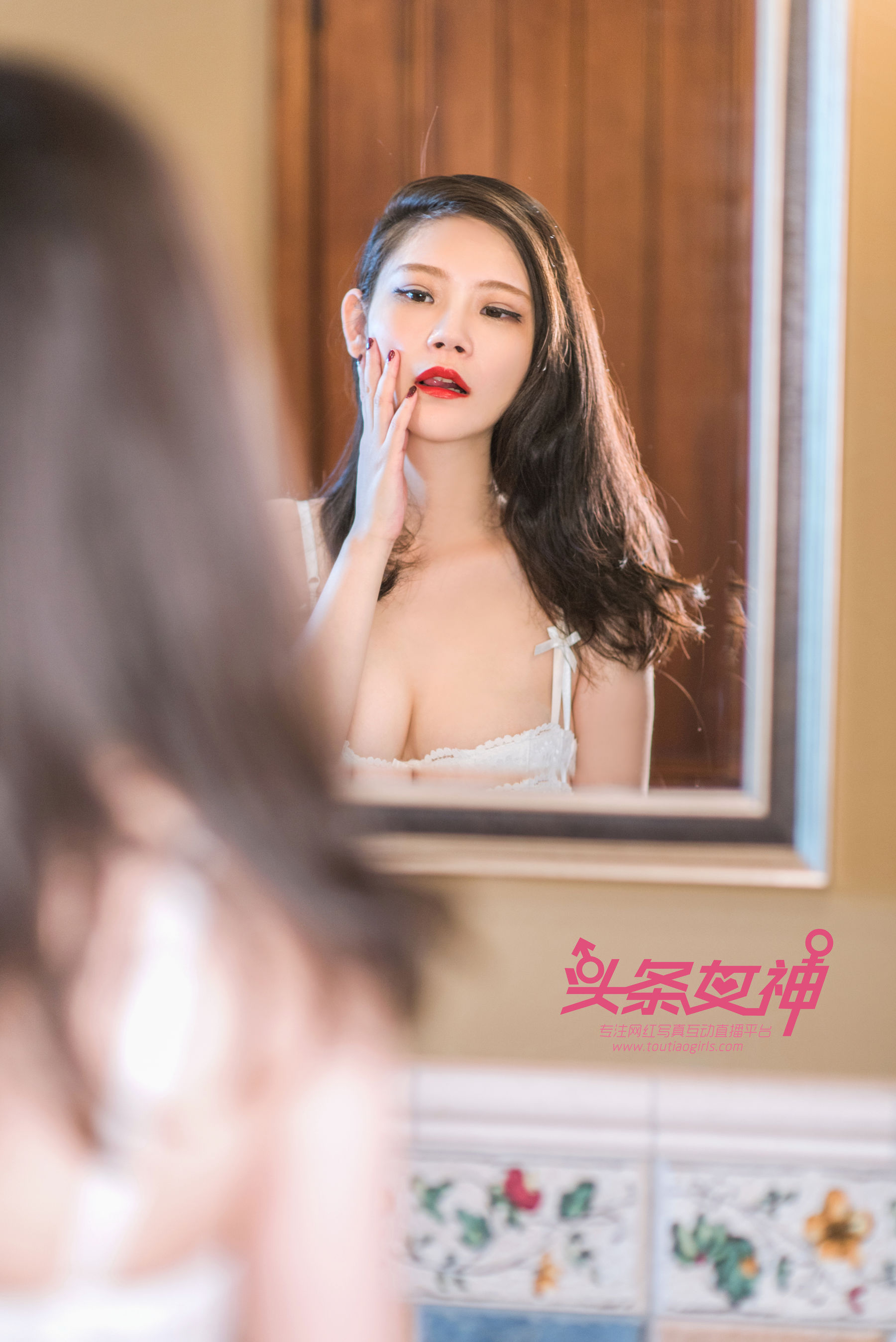 小美《浴室透明欲娘》-图9
