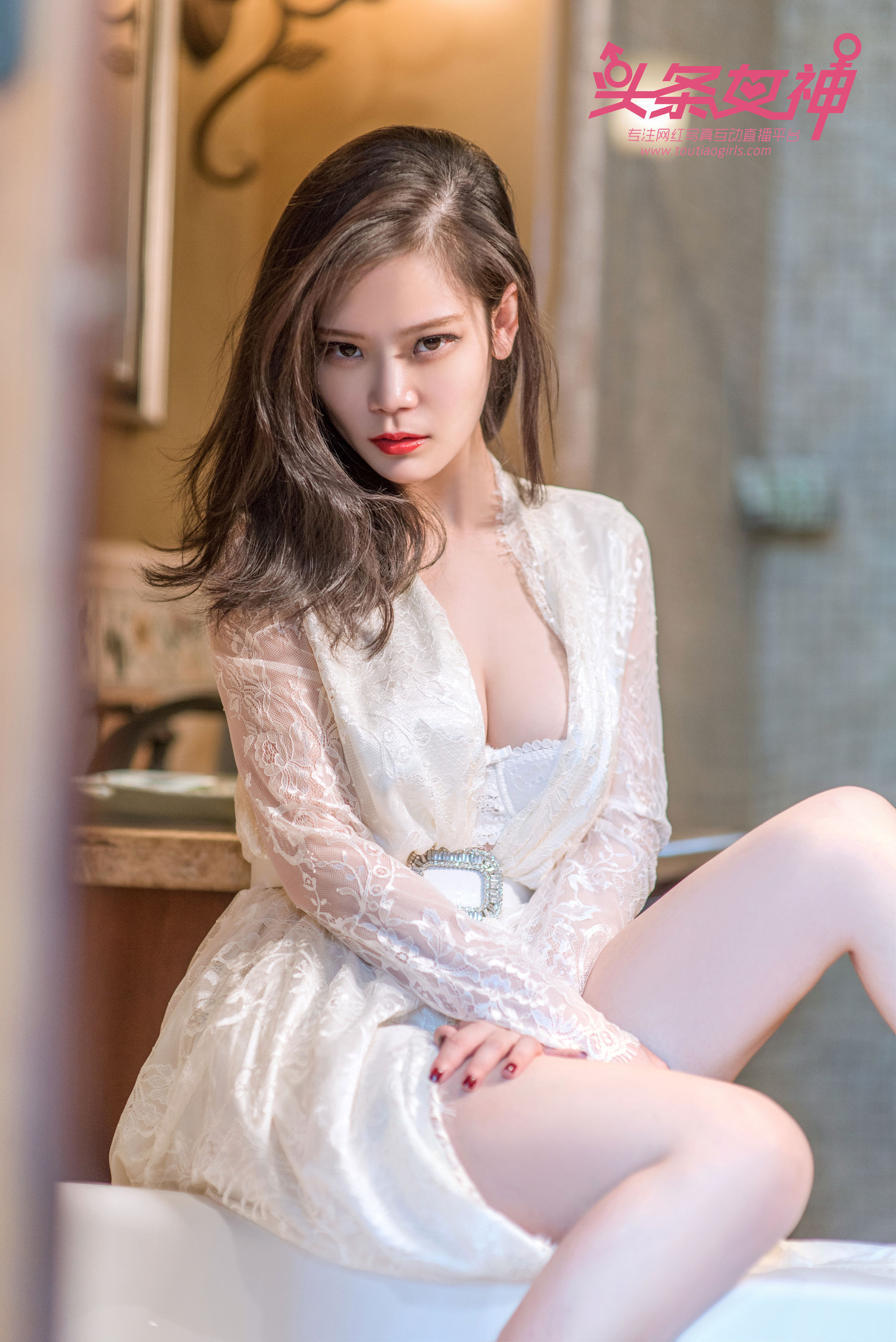 小美《浴室透明欲娘》-图3