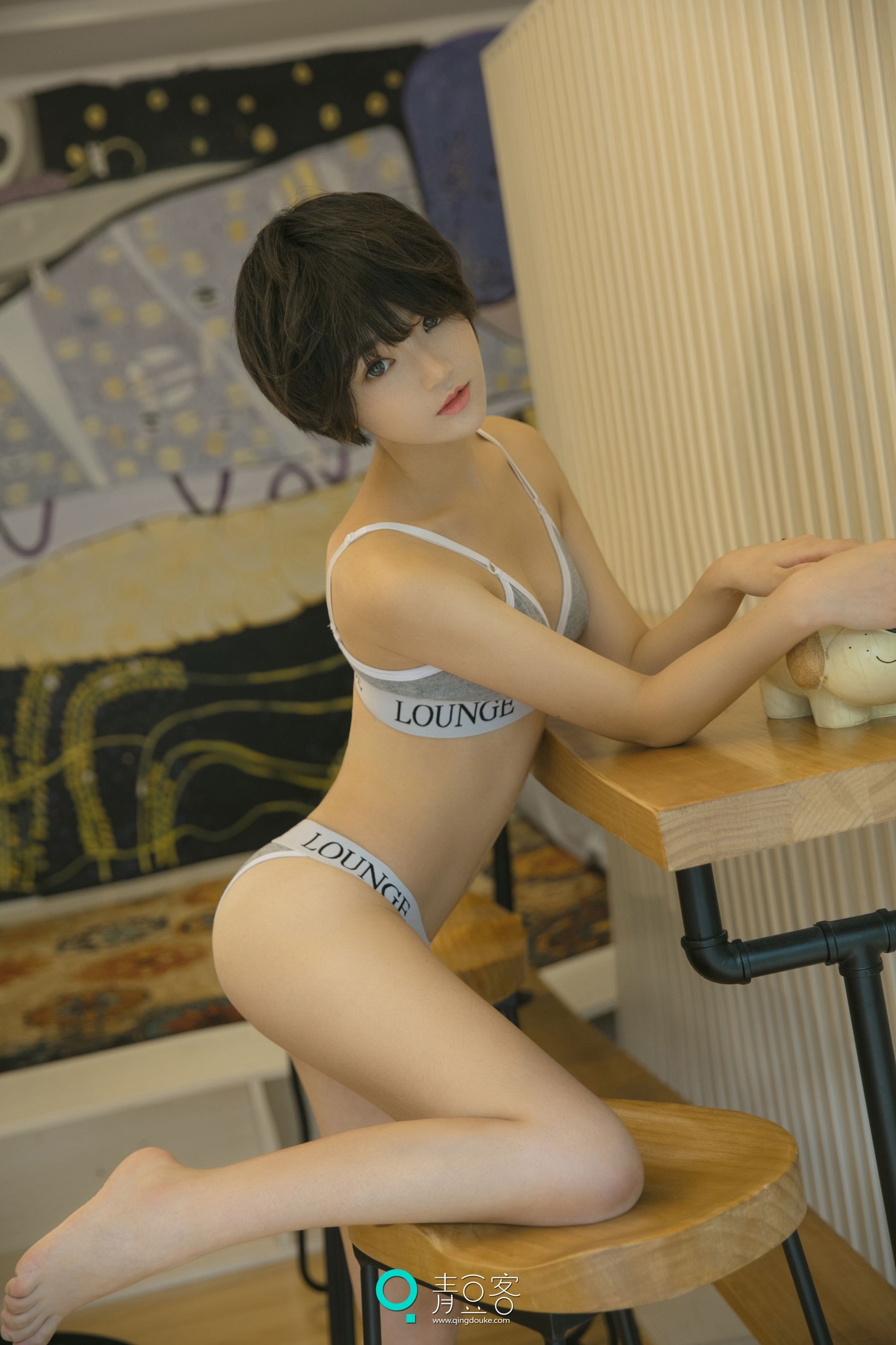 悦爷《短发少女》-图0