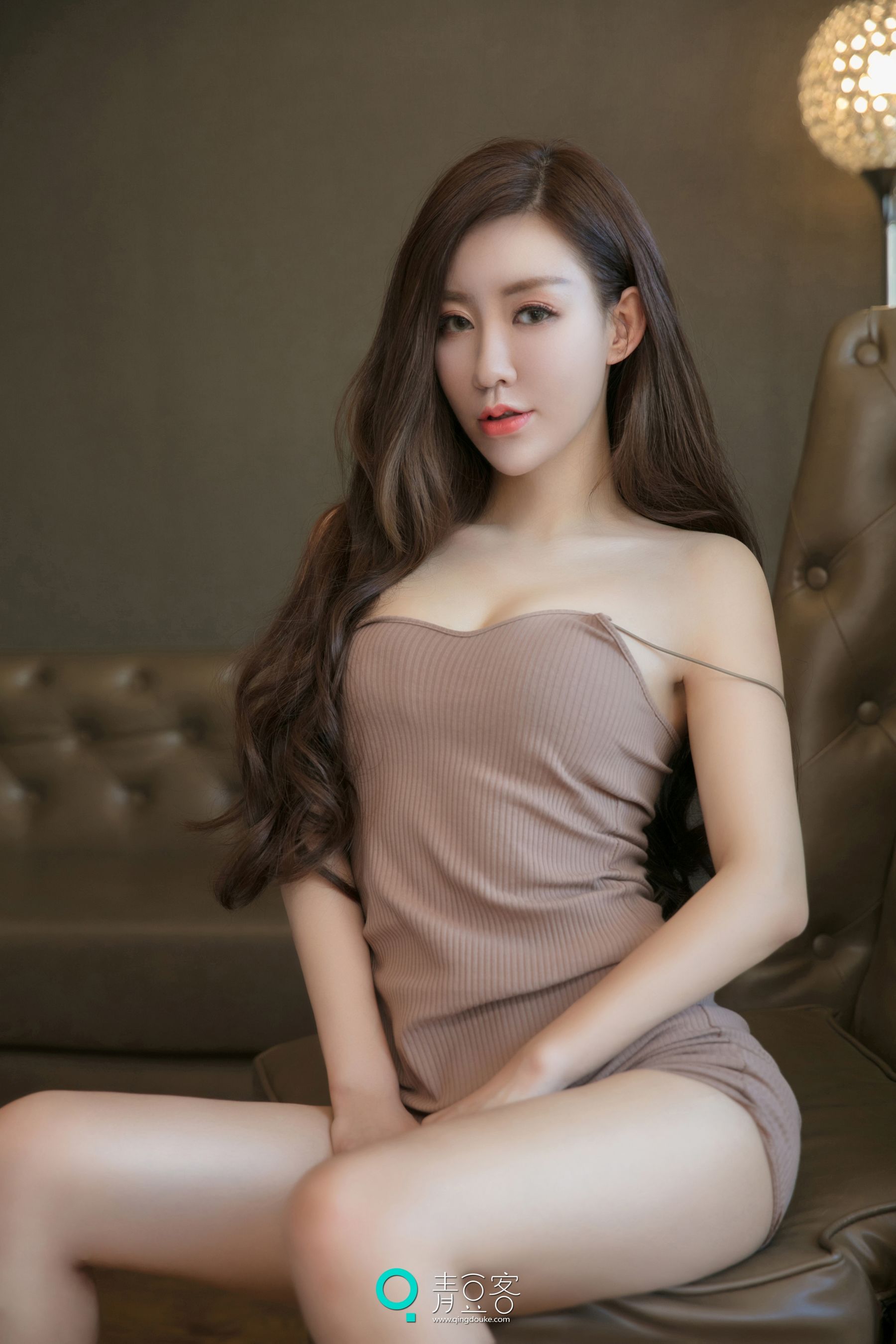 乔恩夕《长发美女 巧露傲人曲线》-图14