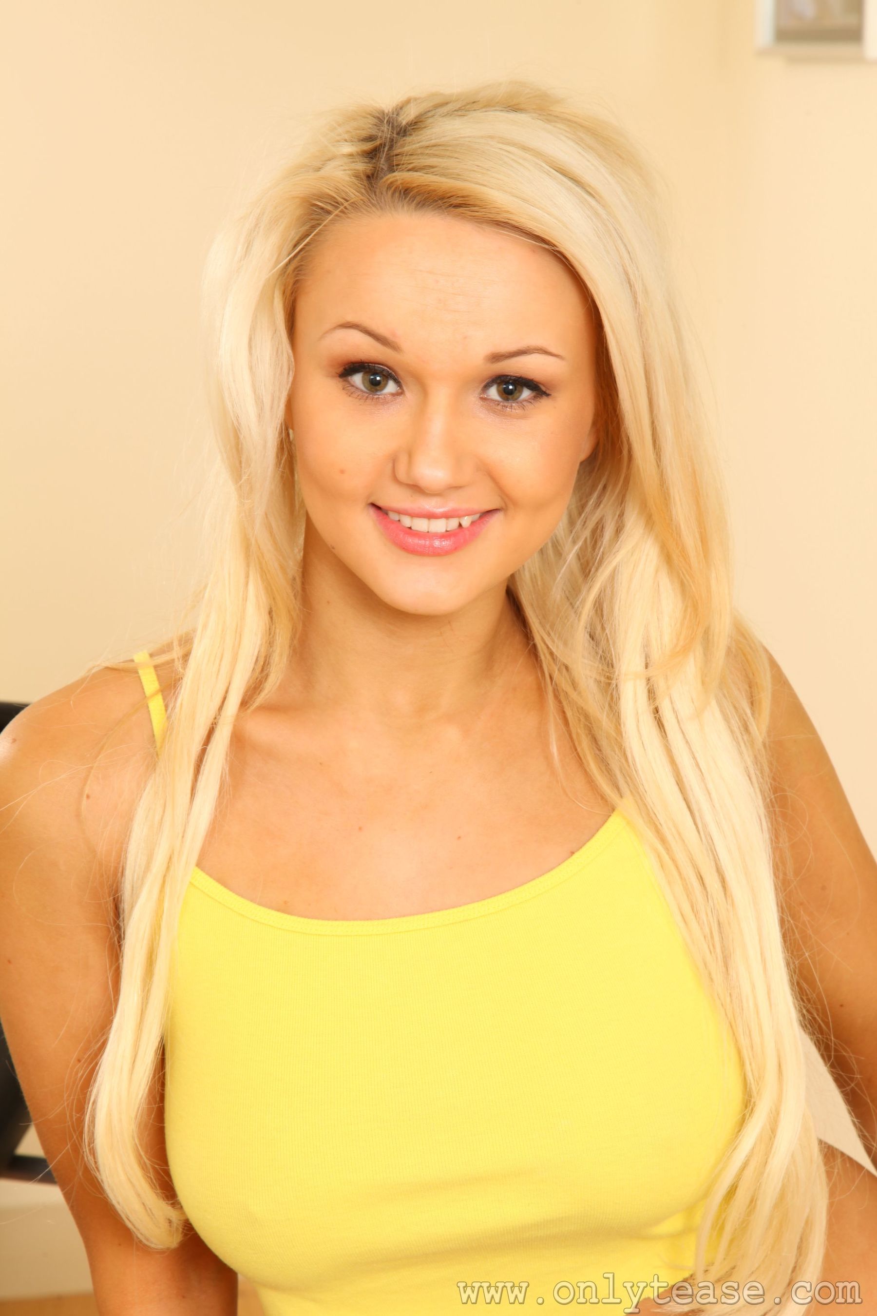 Rio《健身房里的丰乳肥臀》-图2