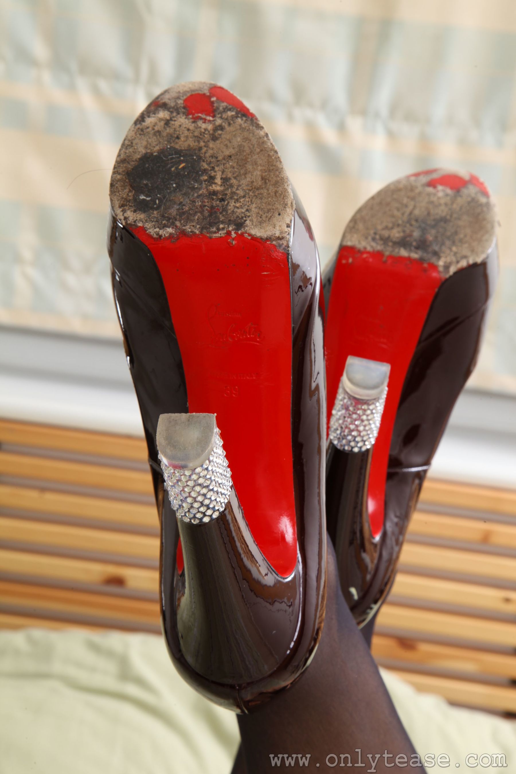 Tammy Taylor《巨乳黑丝+吊带裙》-图36