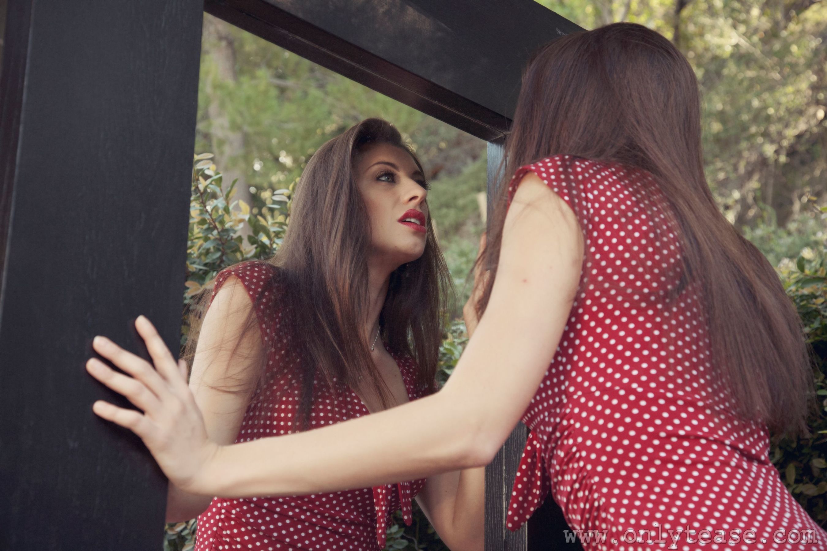 Maria E《镜子里的连衣裙女郎》-图7