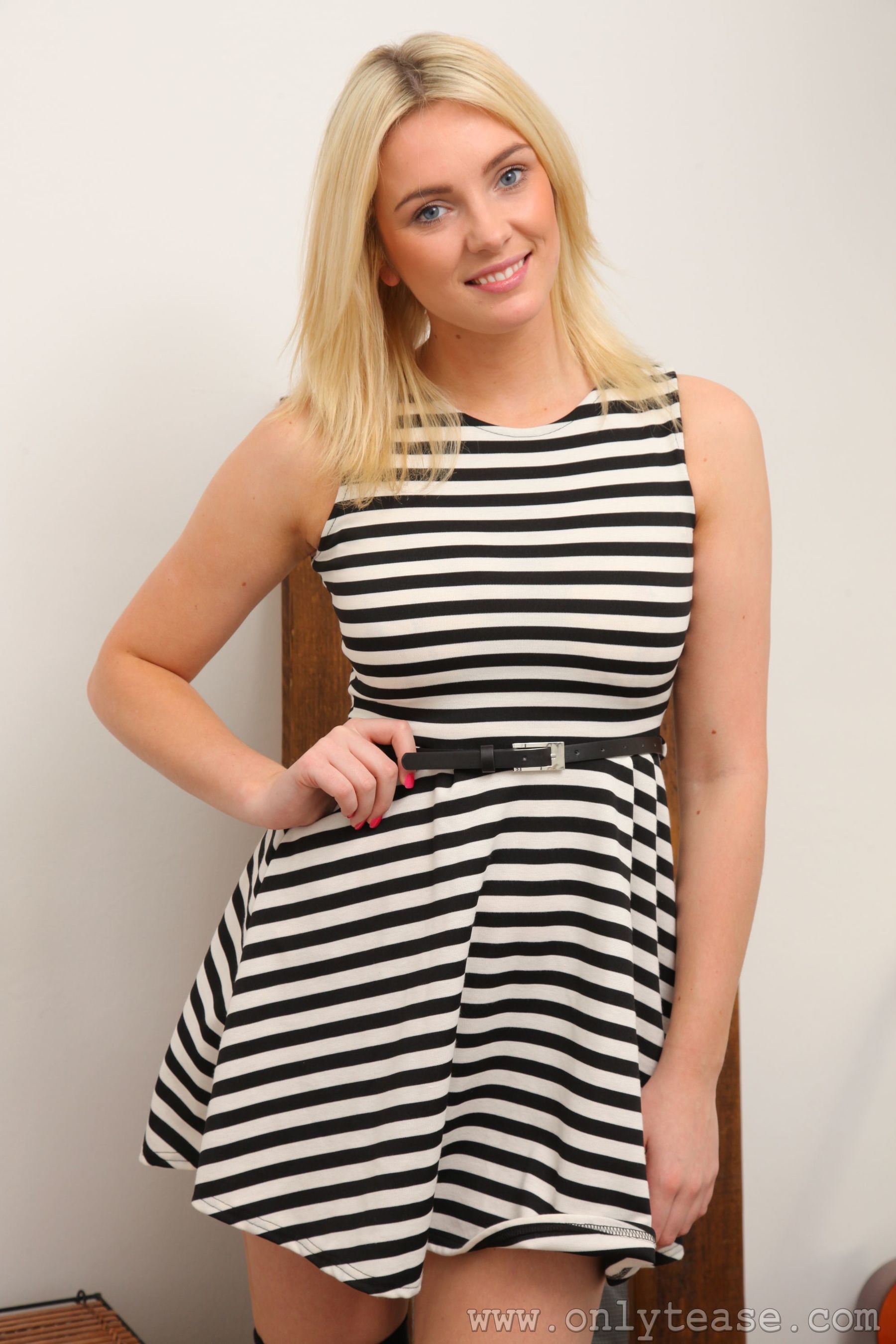 Stacey M《连衣裙+长筒袜》-图1