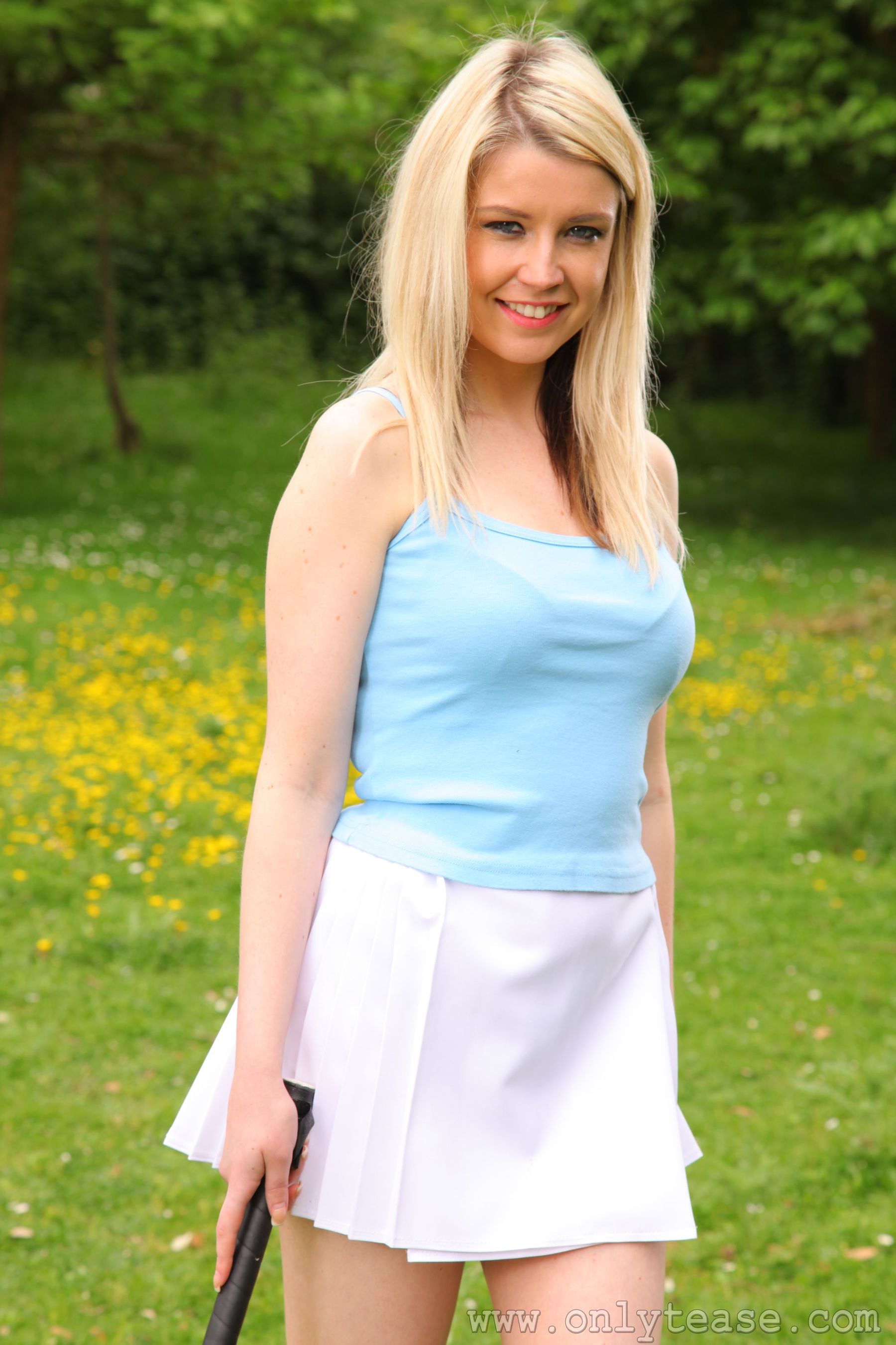 Sam G(Nelly)《高尔夫金发少女外拍》-图1