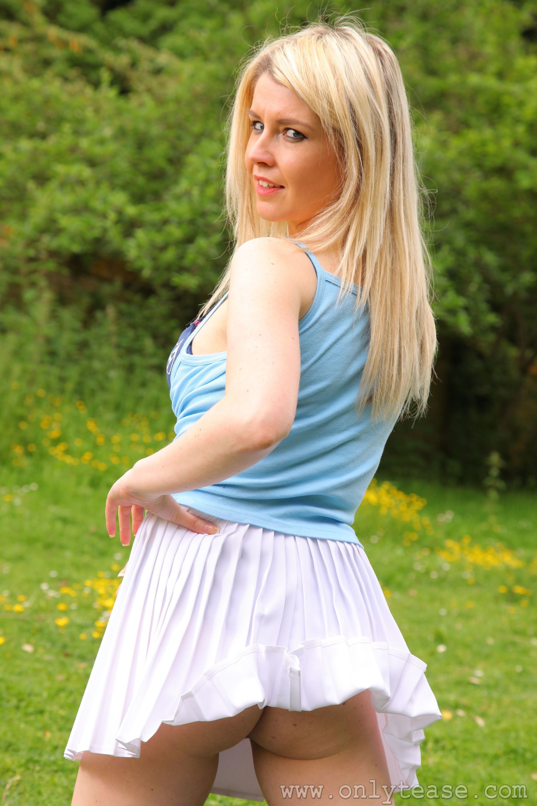 Sam G(Nelly)《高尔夫金发少女外拍》-图31