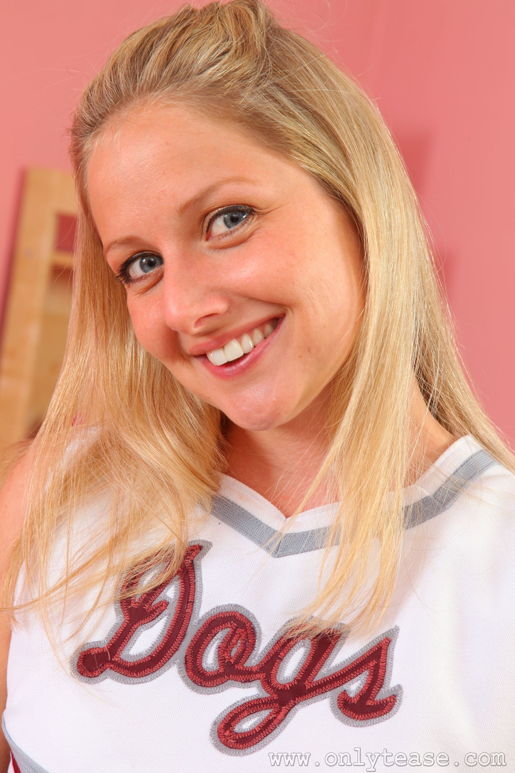 Nikki F《白丝袜+制服》-图3