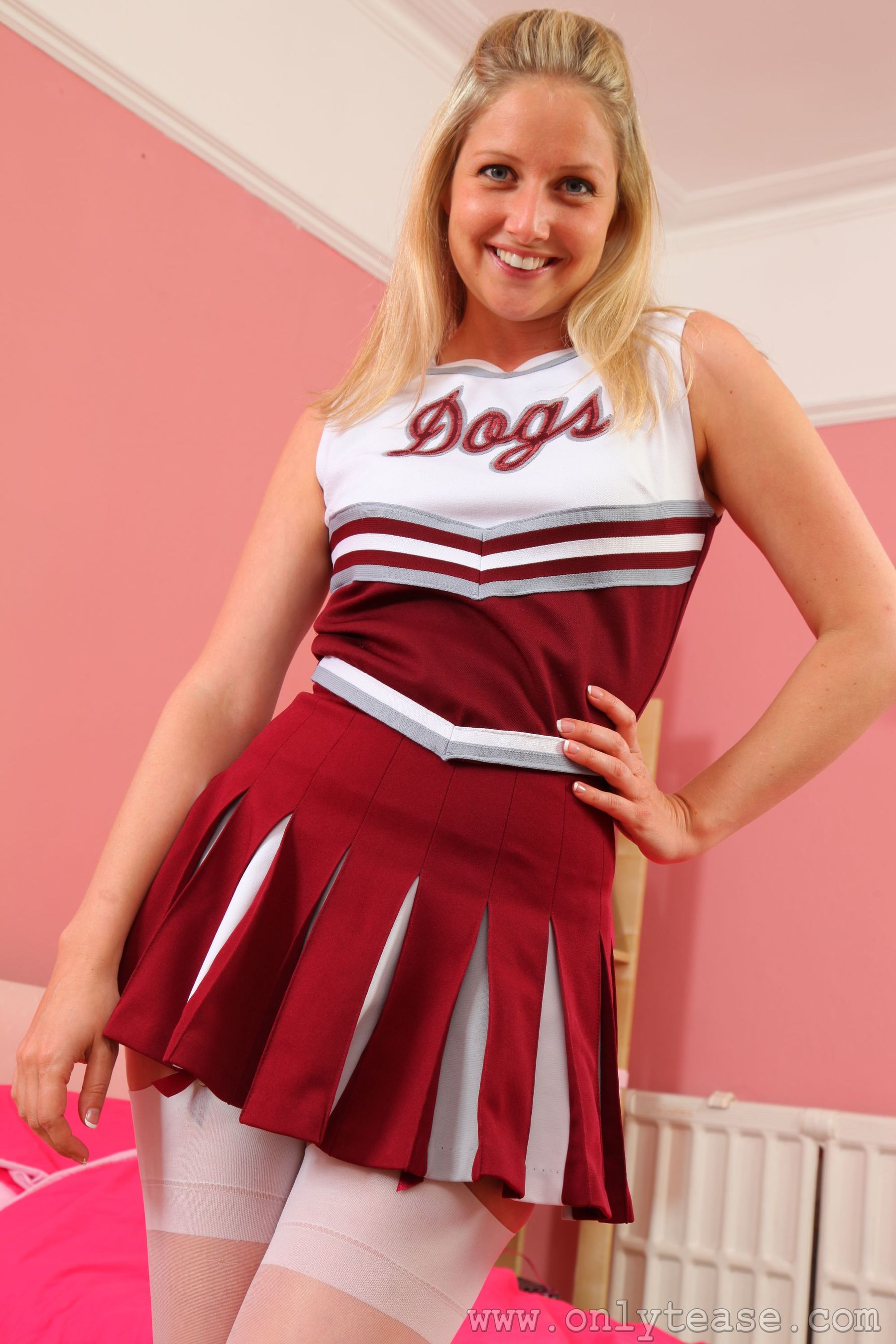 Nikki F《白丝袜+制服》-图7