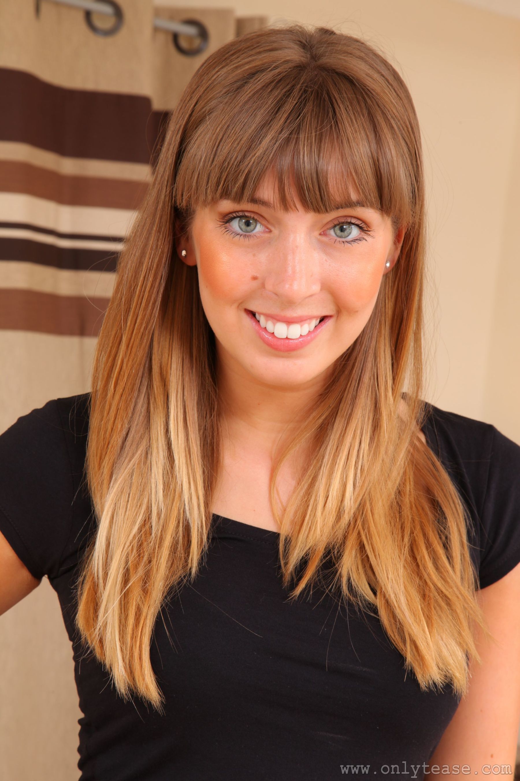 Michelle Burns《黑丝美腿少女》-图2