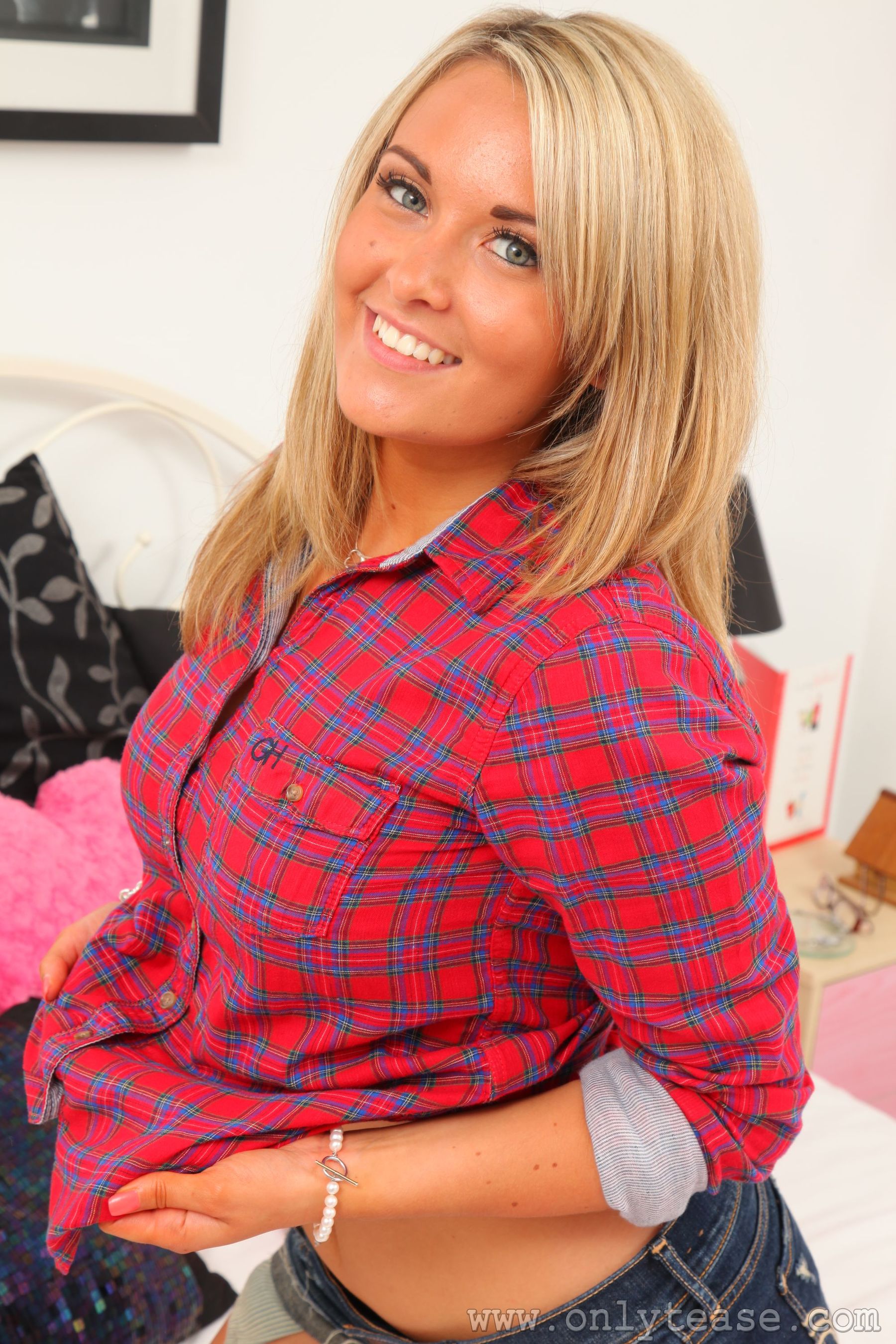 Zoe Alexandra《牛仔热裤+格子衬衫》-图45