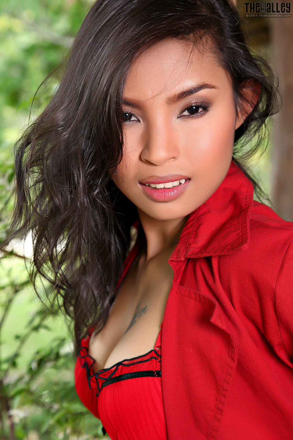 Amara Ranipas《红色风衣人体》-图25