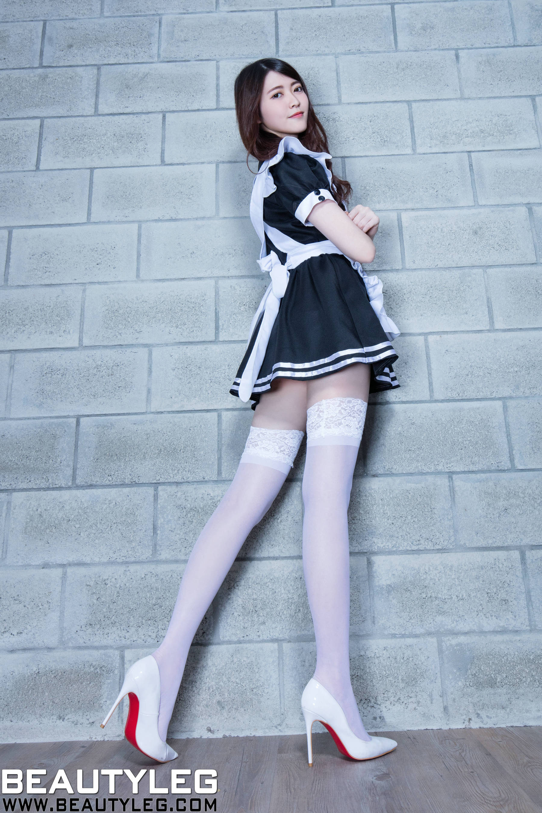 腿模黄品瑄Brindy《黑丝旗袍+套裙+女仆》  No.1543 美腿-图43