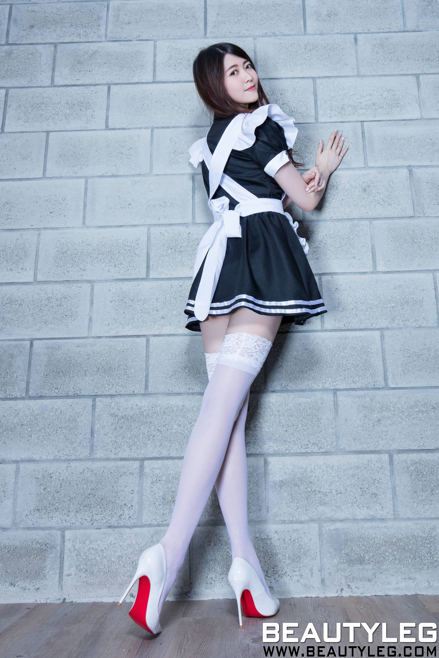 腿模黄品瑄Brindy《黑丝旗袍+套裙+女仆》  No.1543 美腿-图45