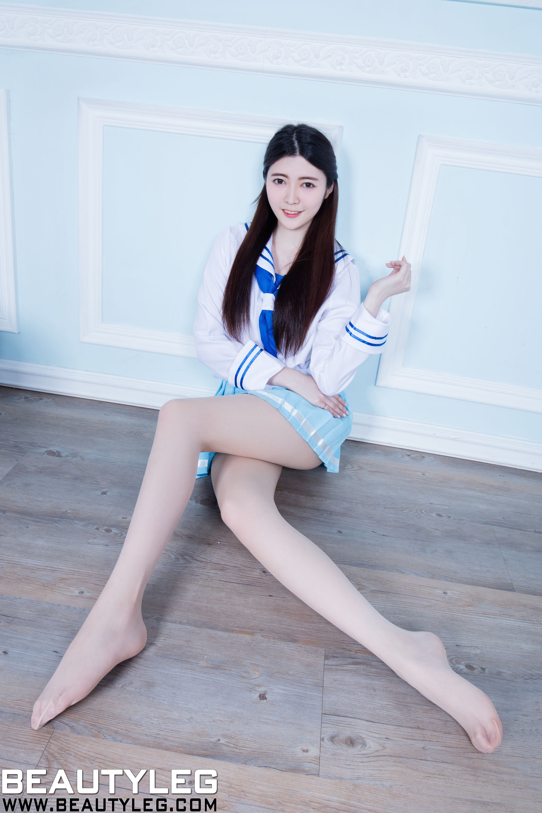 腿模Brindy《黑丝旗袍+学生装》  No.1555 美腿-图8