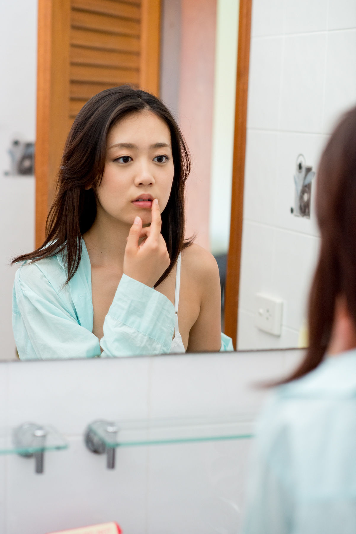 西野小春《居家衬衫+浴室沐浴》-图10