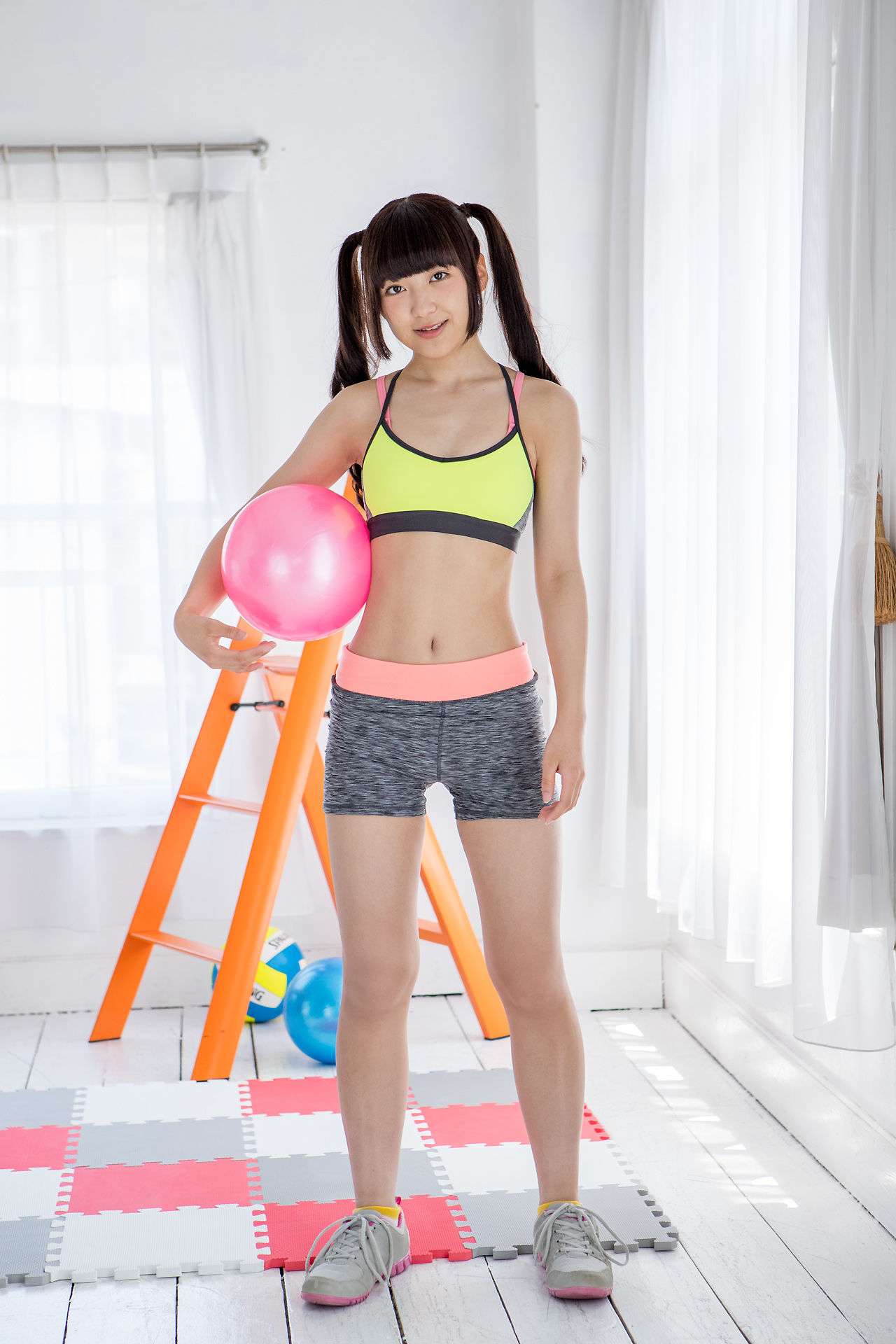 高梨あい《双马尾健身+背心系列》-图2