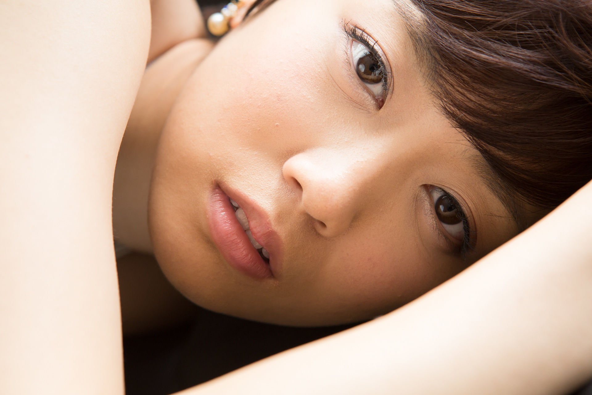 西野小春《黑丝制服+大胆诱惑》-图116