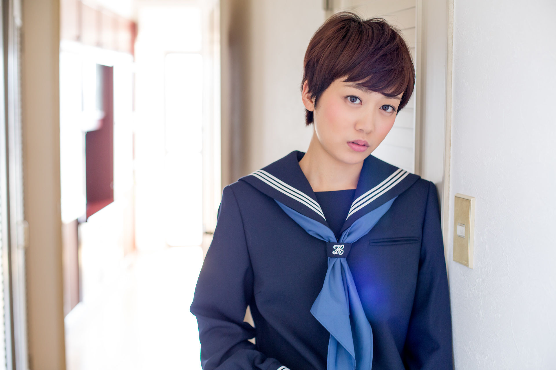 西野小春《黑丝制服+大胆诱惑》-图1