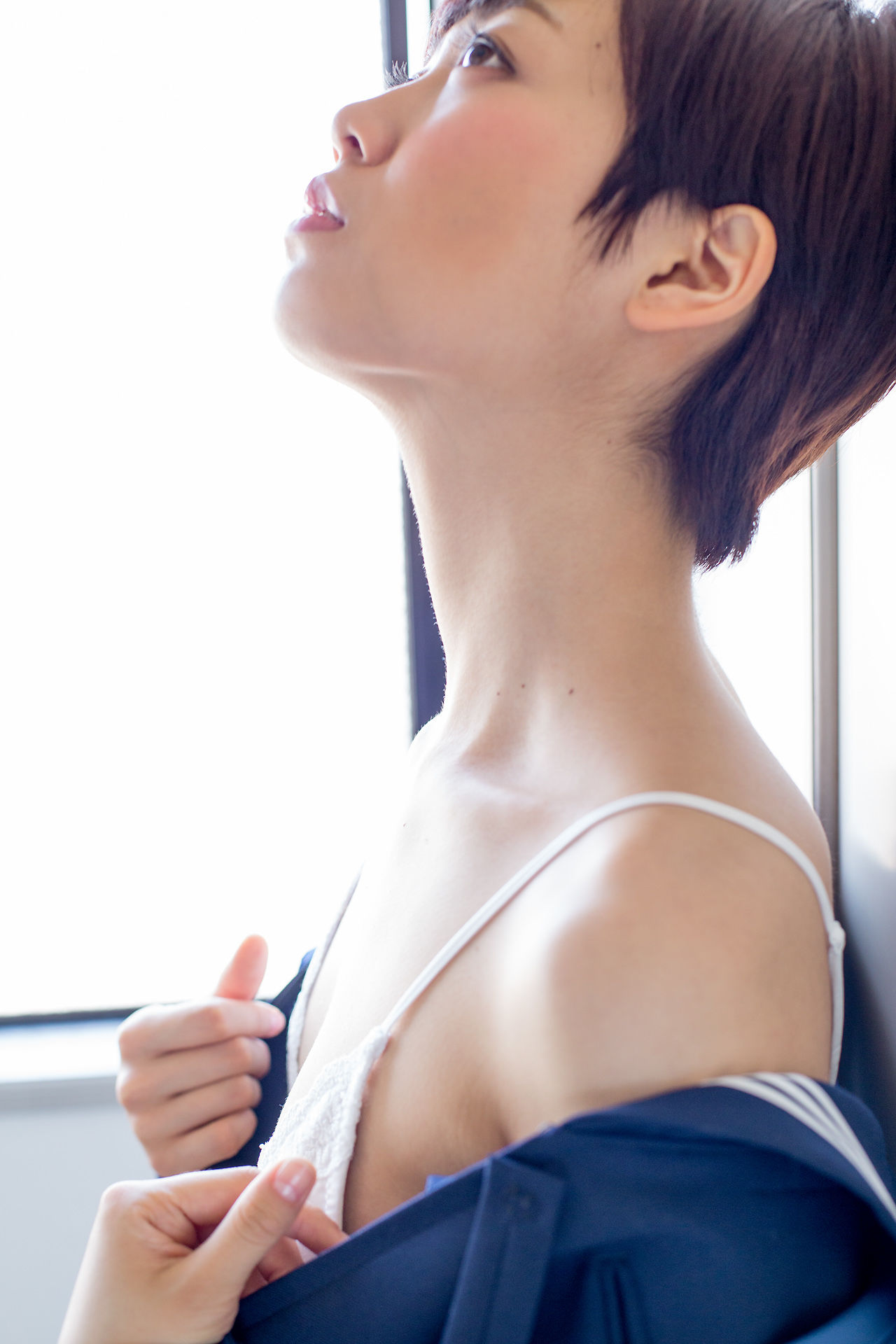 西野小春《黑丝制服+大胆诱惑》-图20