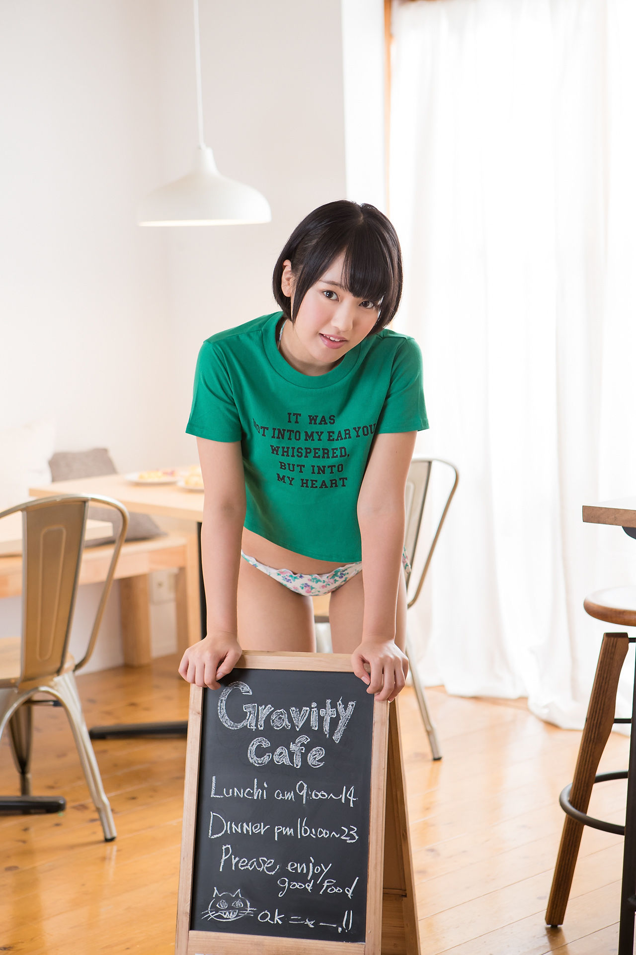 Anju Kouzuki 香月杏珠《T恤少女》-图2