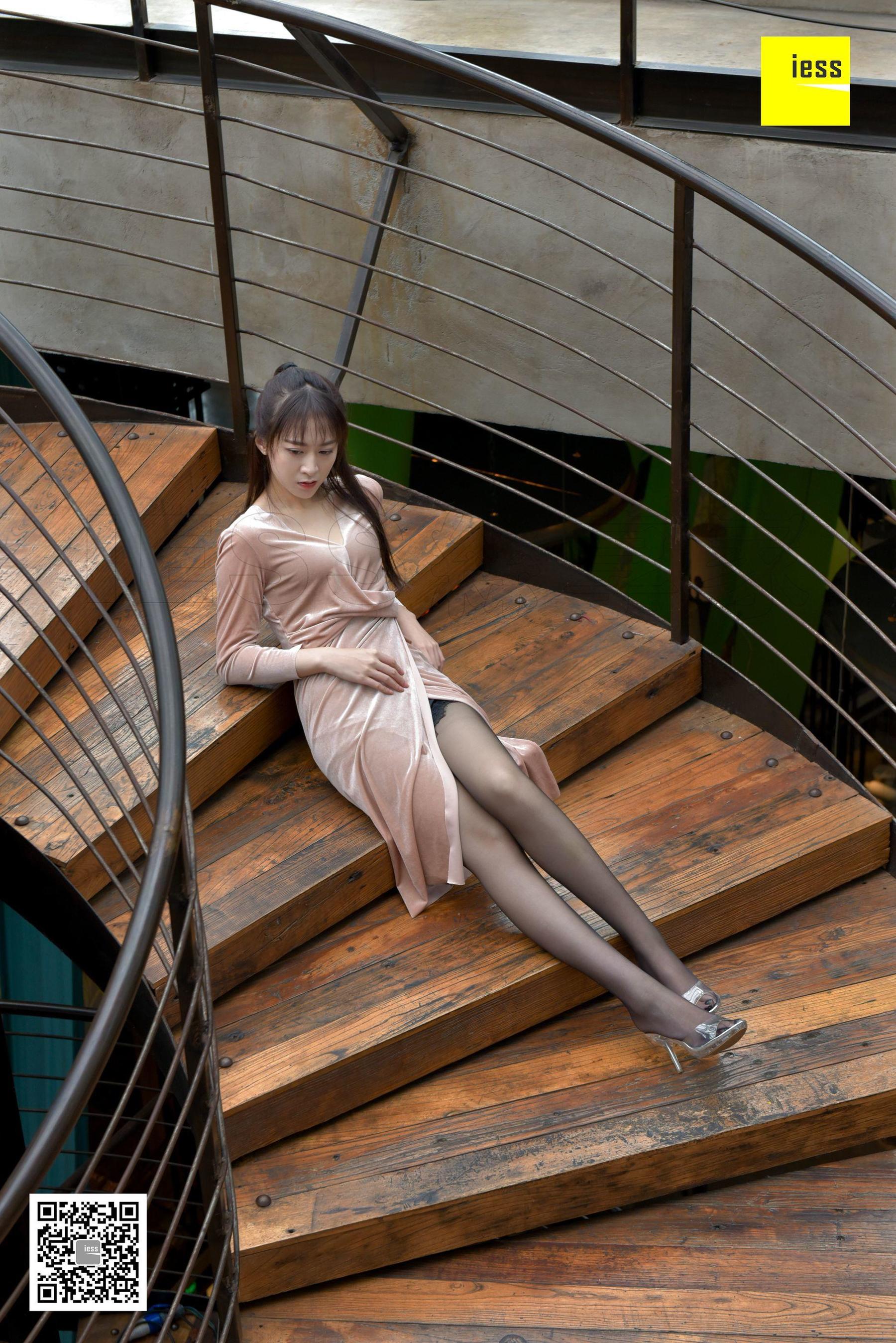 丝享家133 紫紫 《楼道里的黑丝美女》-图3