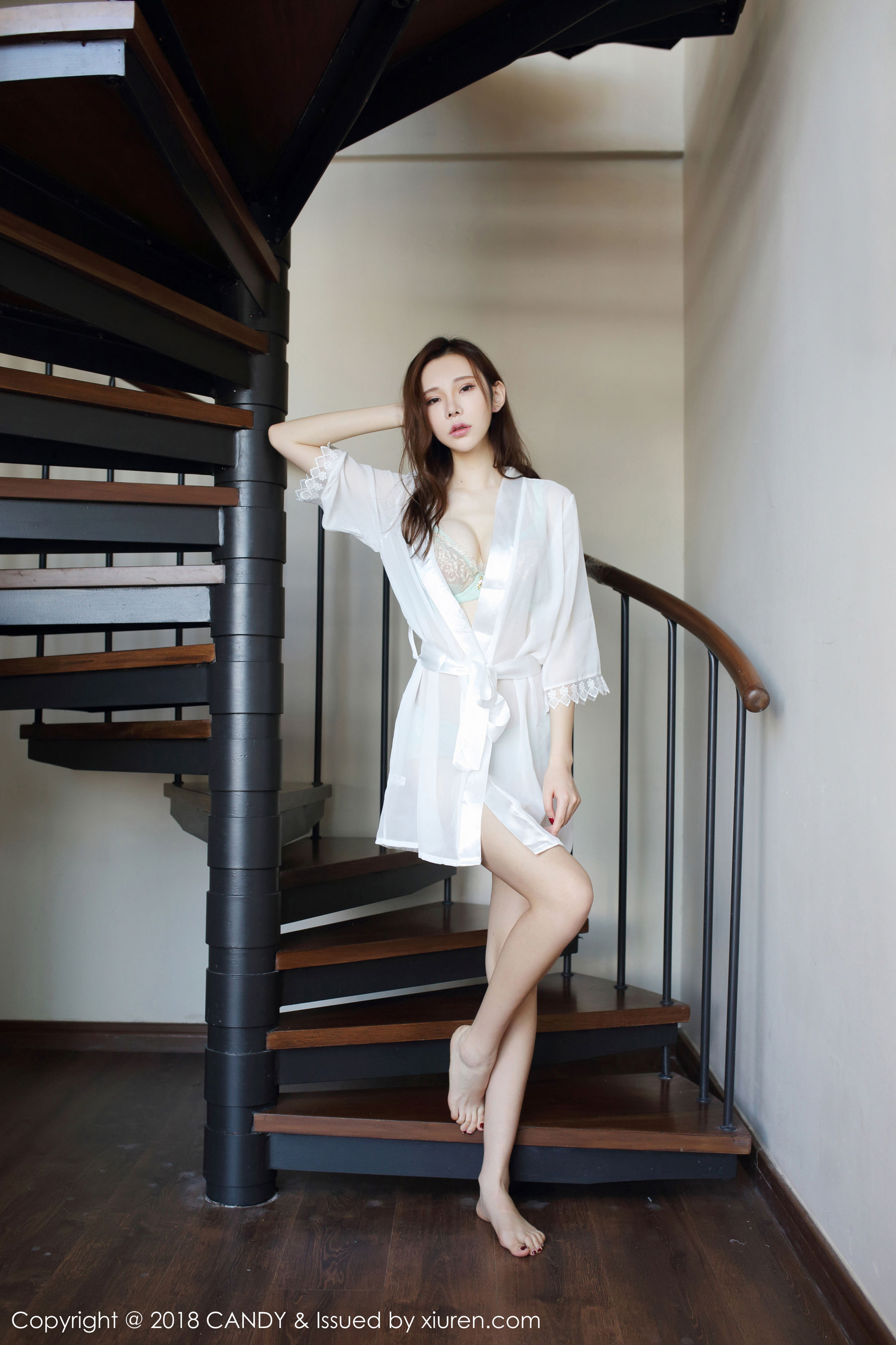 萌琪琪Irene《沙发+睡衣系列》  Vol.049-图35