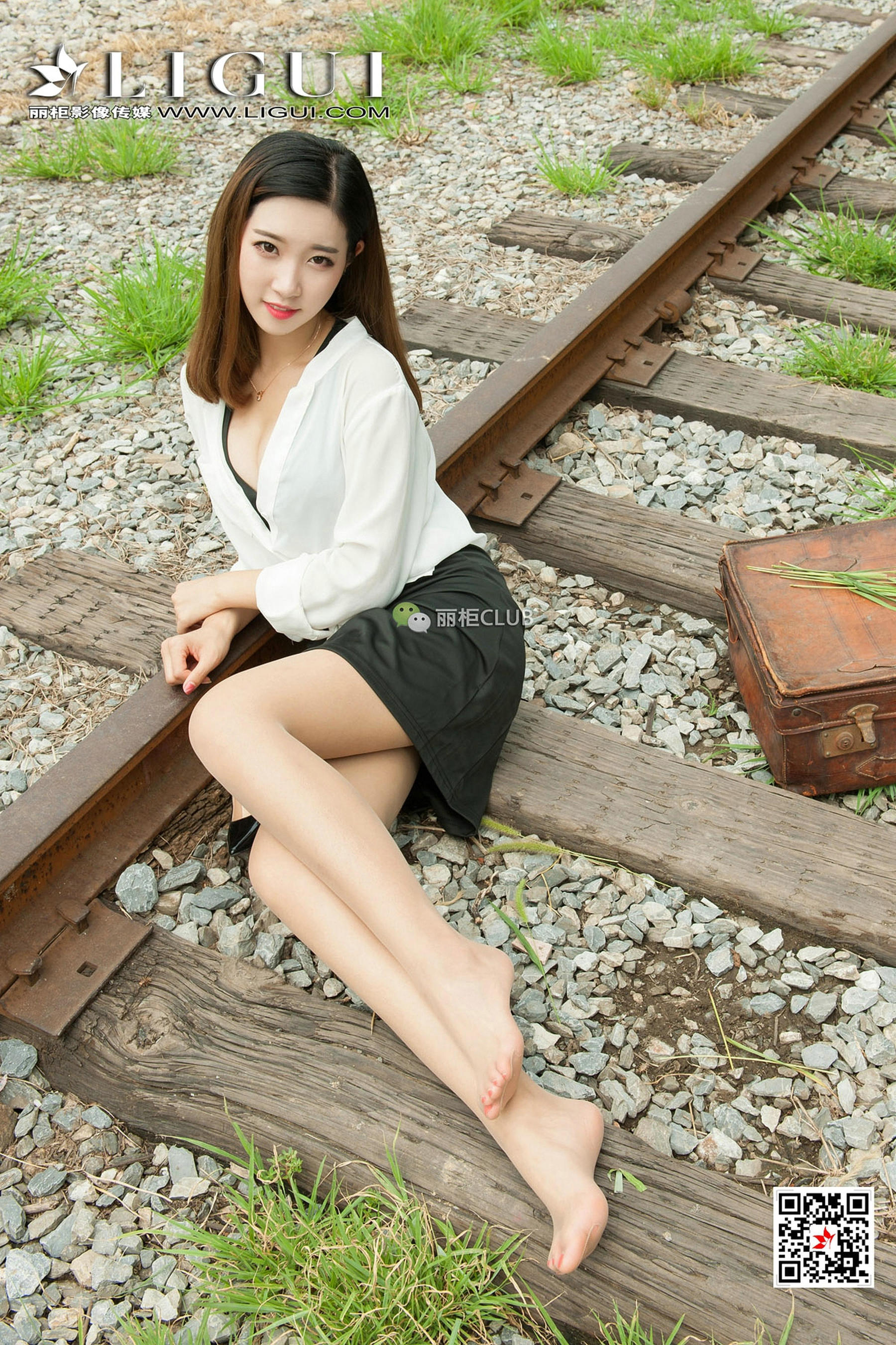 Model 筱筱《火车道OL丝足》-图32