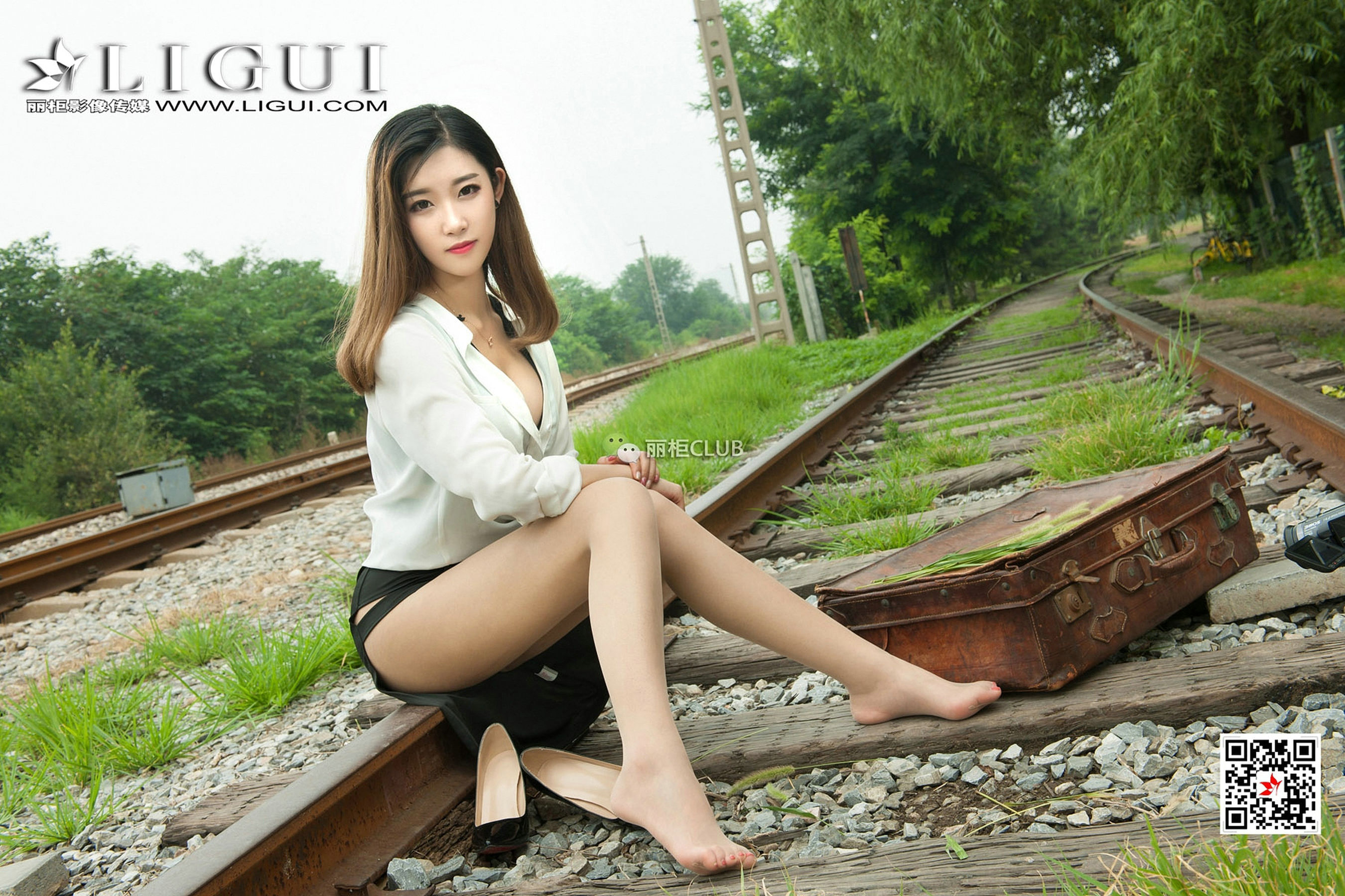 Model 筱筱《火车道OL丝足》-图47