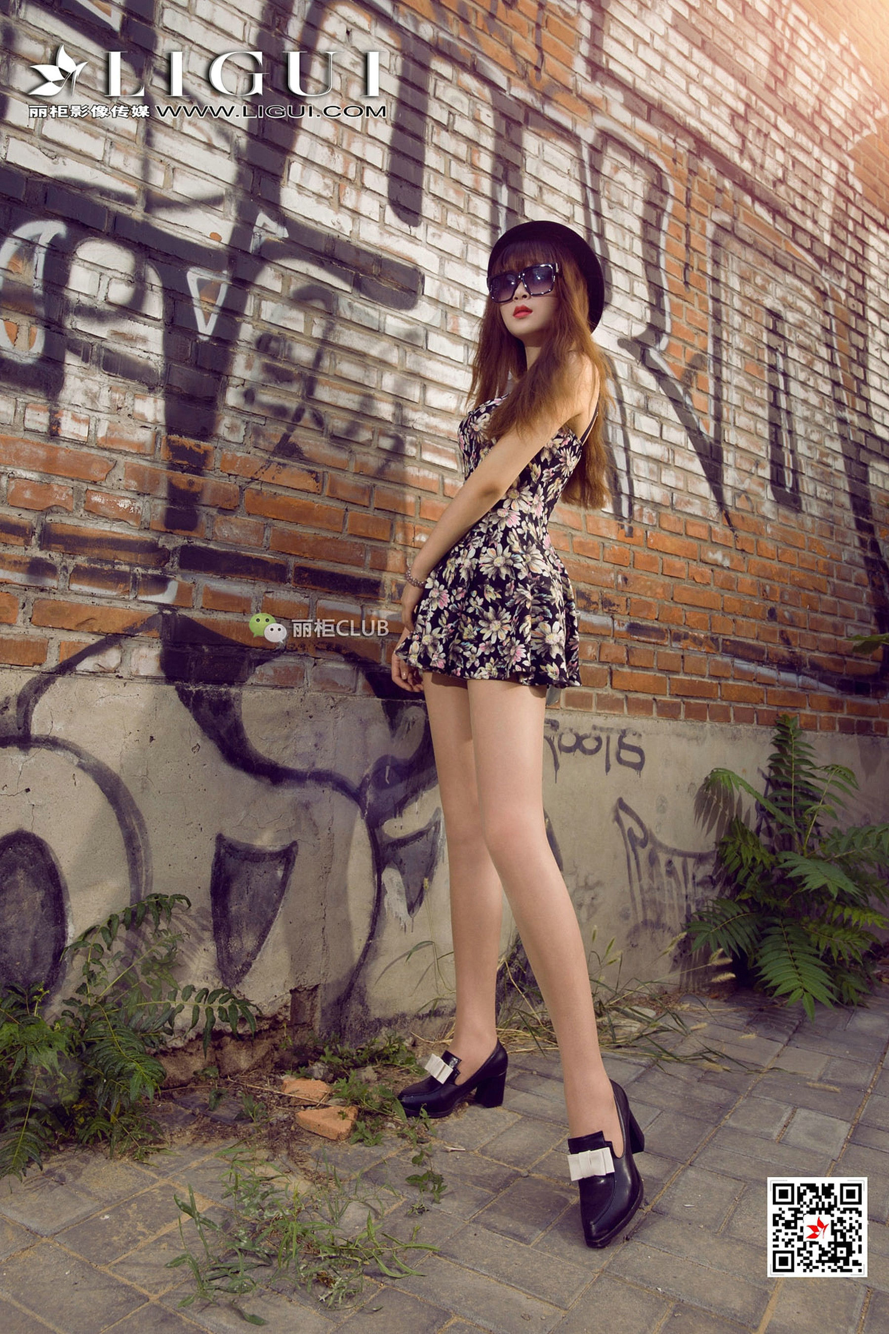 Model 允儿《连衣裙街拍美腿丝足》-图30
