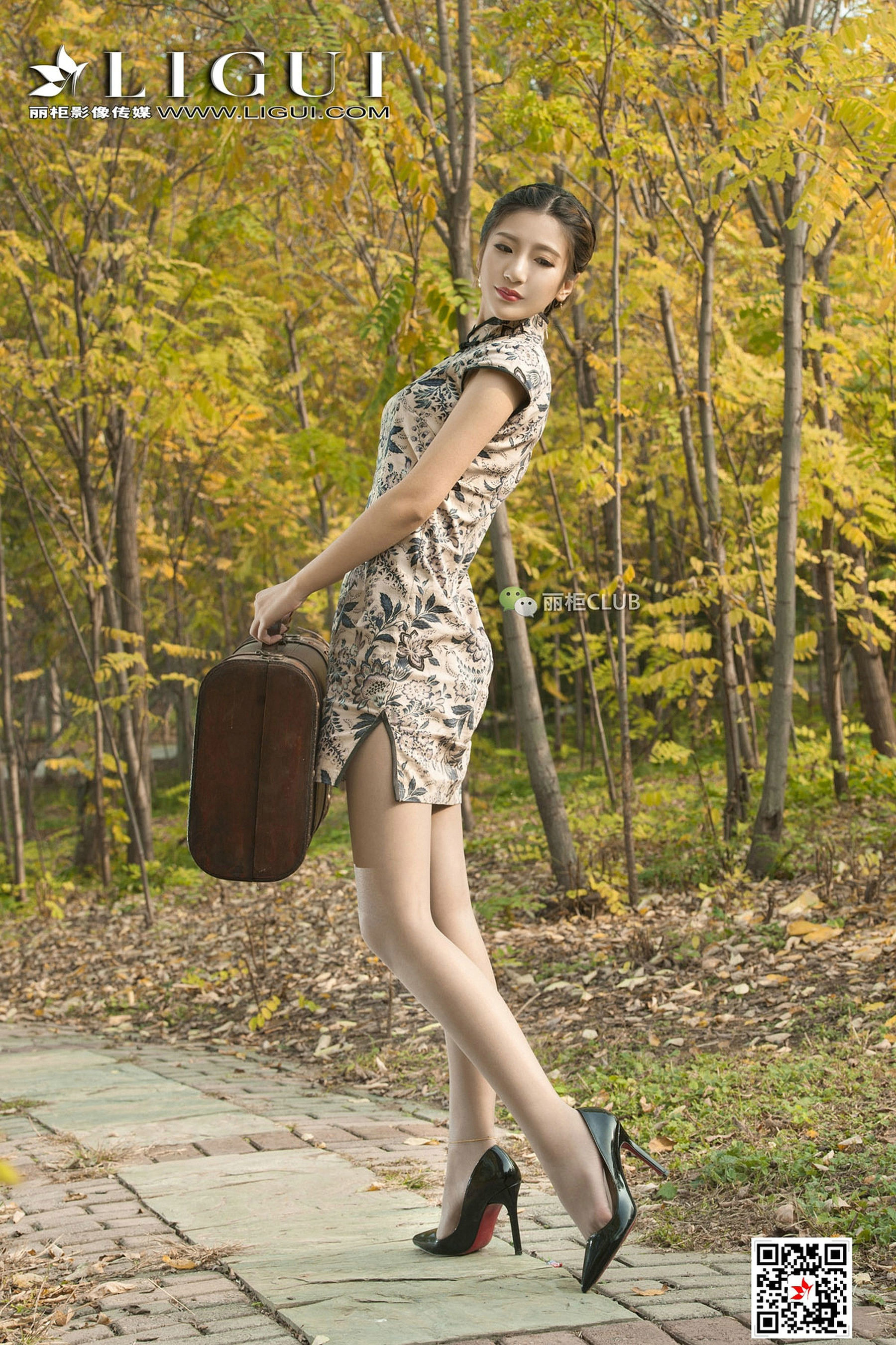 Model 悠悠《黄昏优雅旗袍唯美丝足》-图28