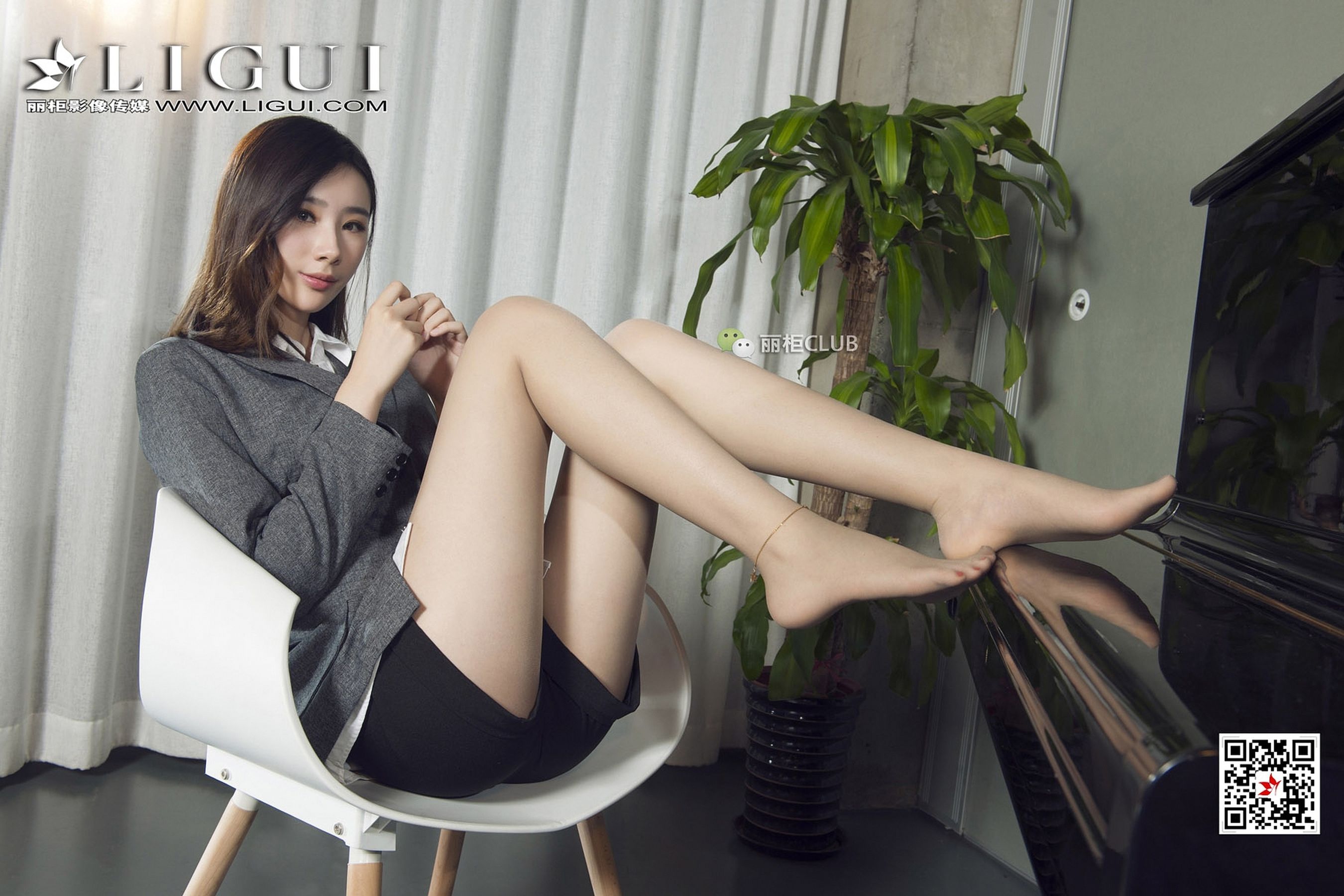 Model 刘镗《办公室肉丝袜美腿丝足》-图13