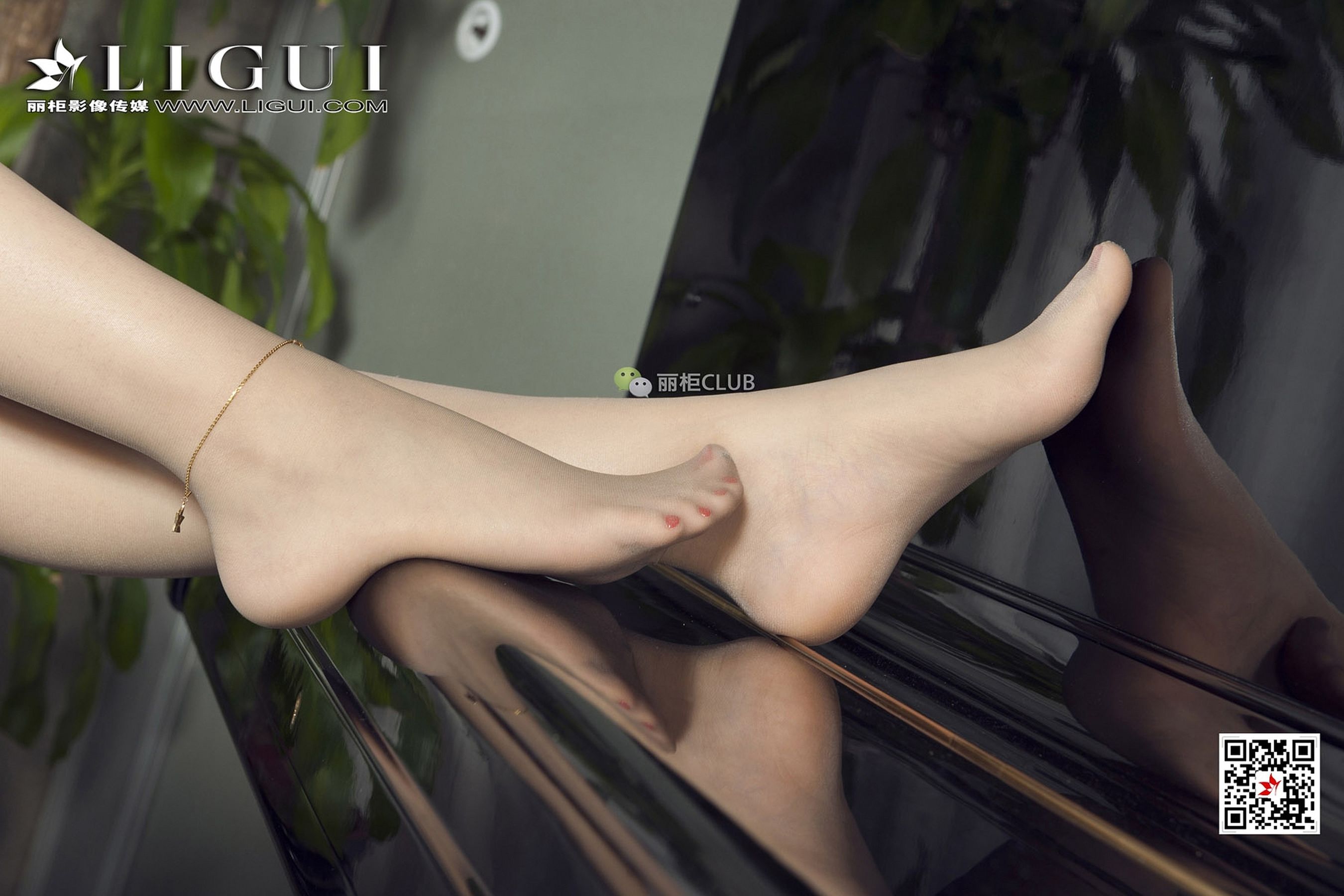 Model 刘镗《办公室肉丝袜美腿丝足》-图35