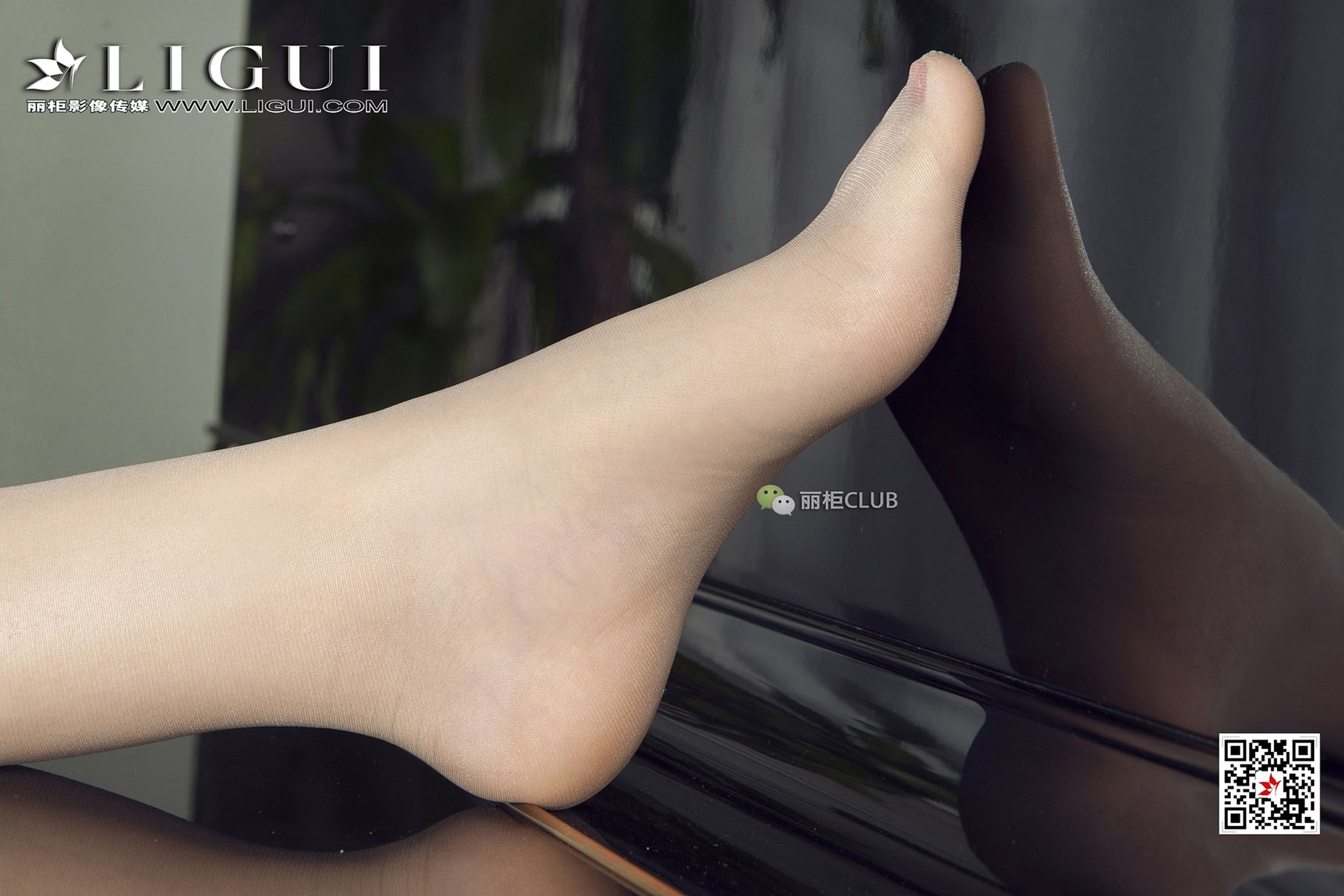 Model 刘镗《办公室肉丝袜美腿丝足》-图44