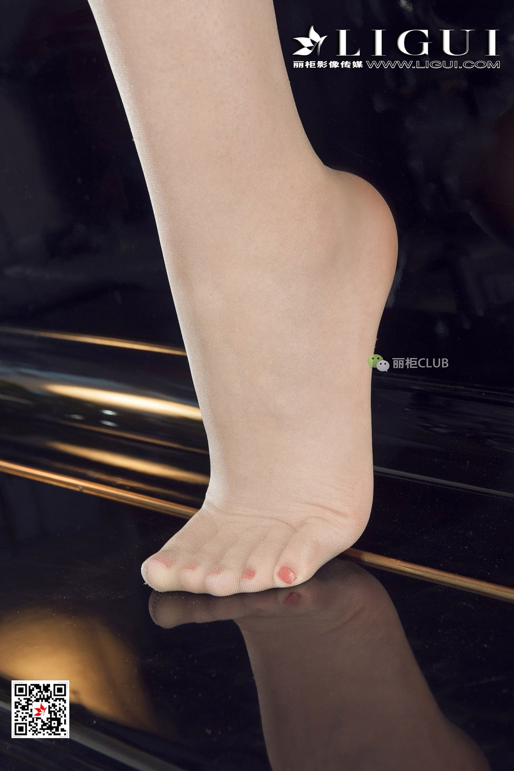 Model 刘镗《办公室肉丝袜美腿丝足》-图4