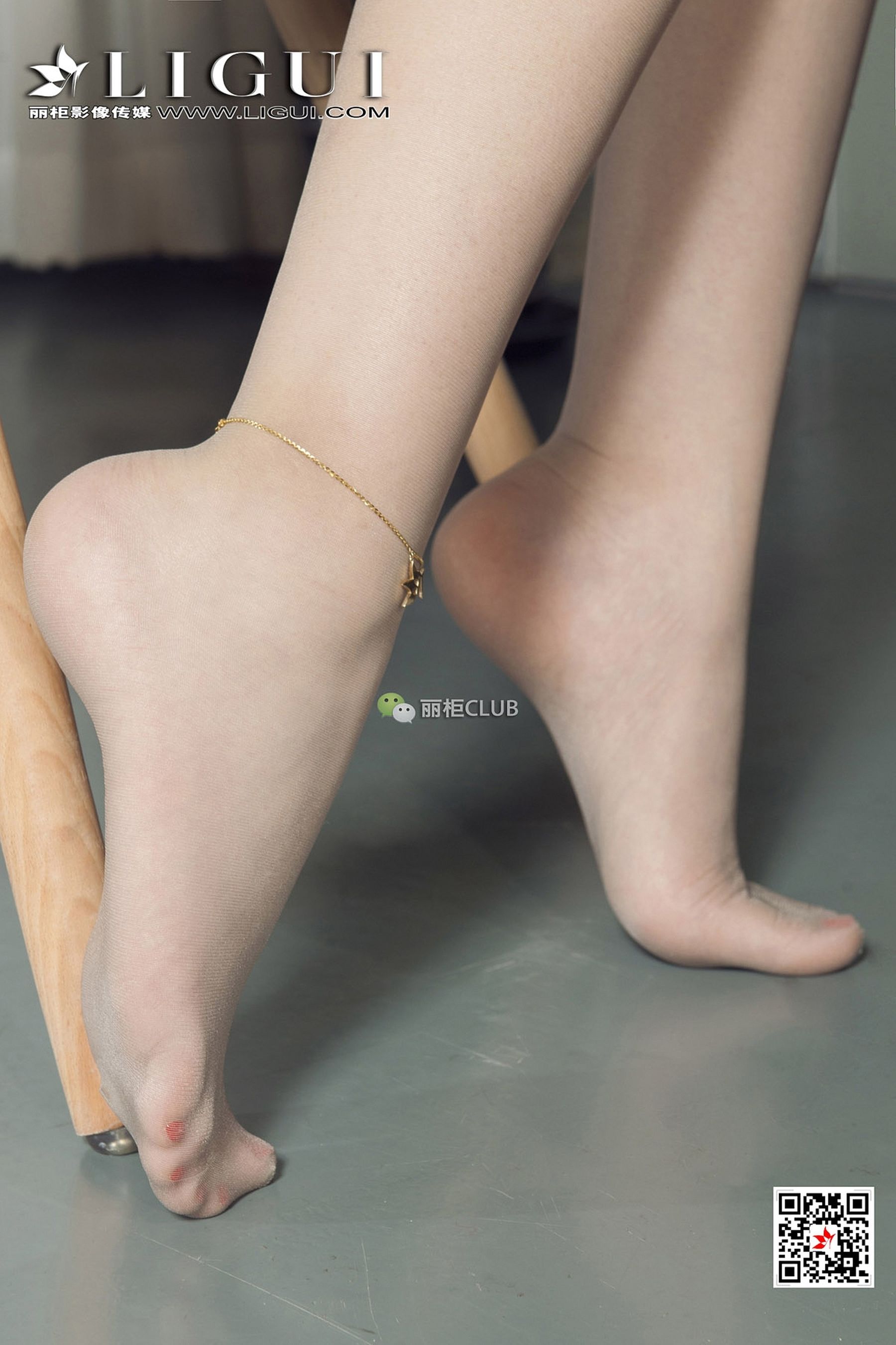 Model 刘镗《办公室肉丝袜美腿丝足》-图52
