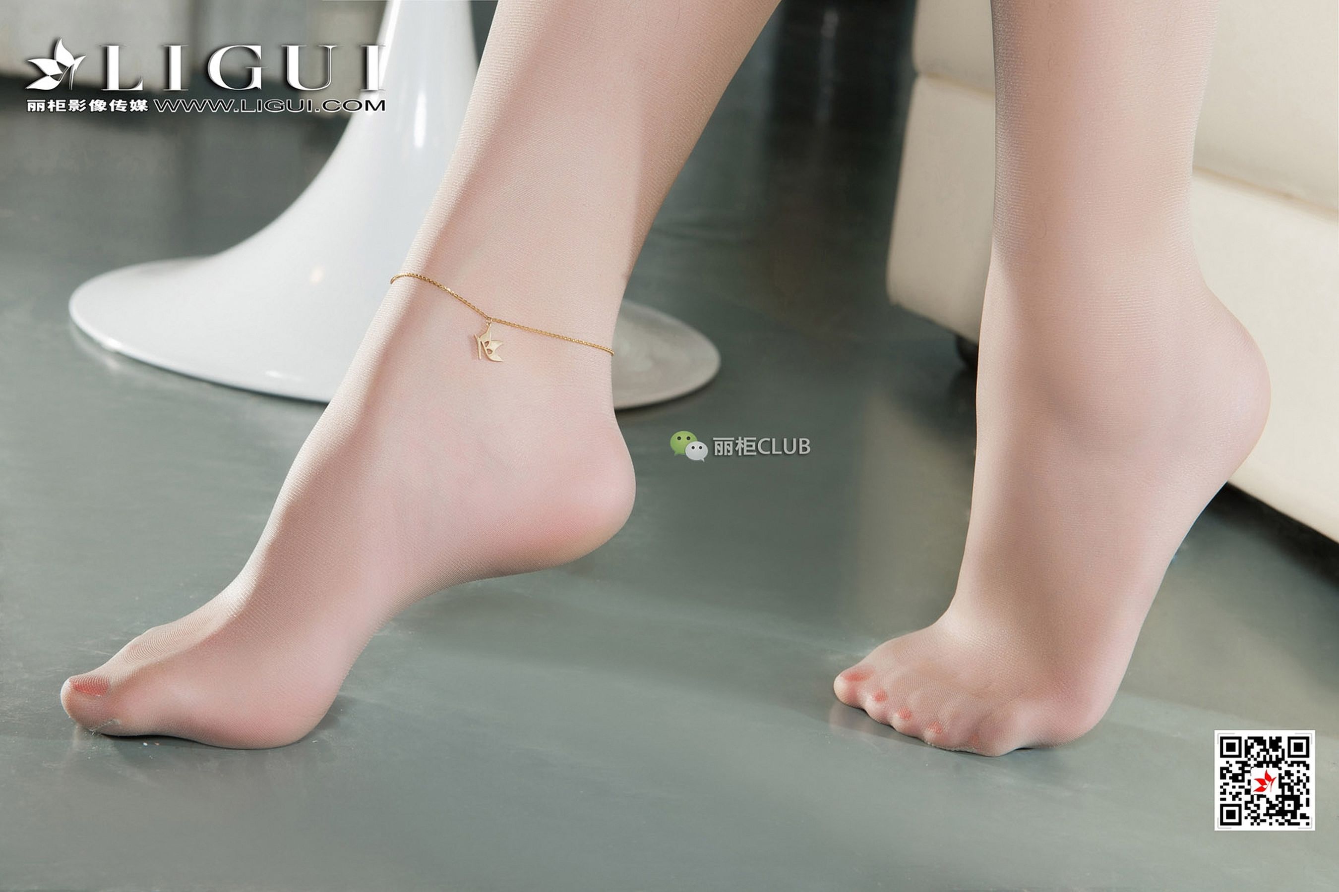 Model 心怡《OL沙发丝足》-图28