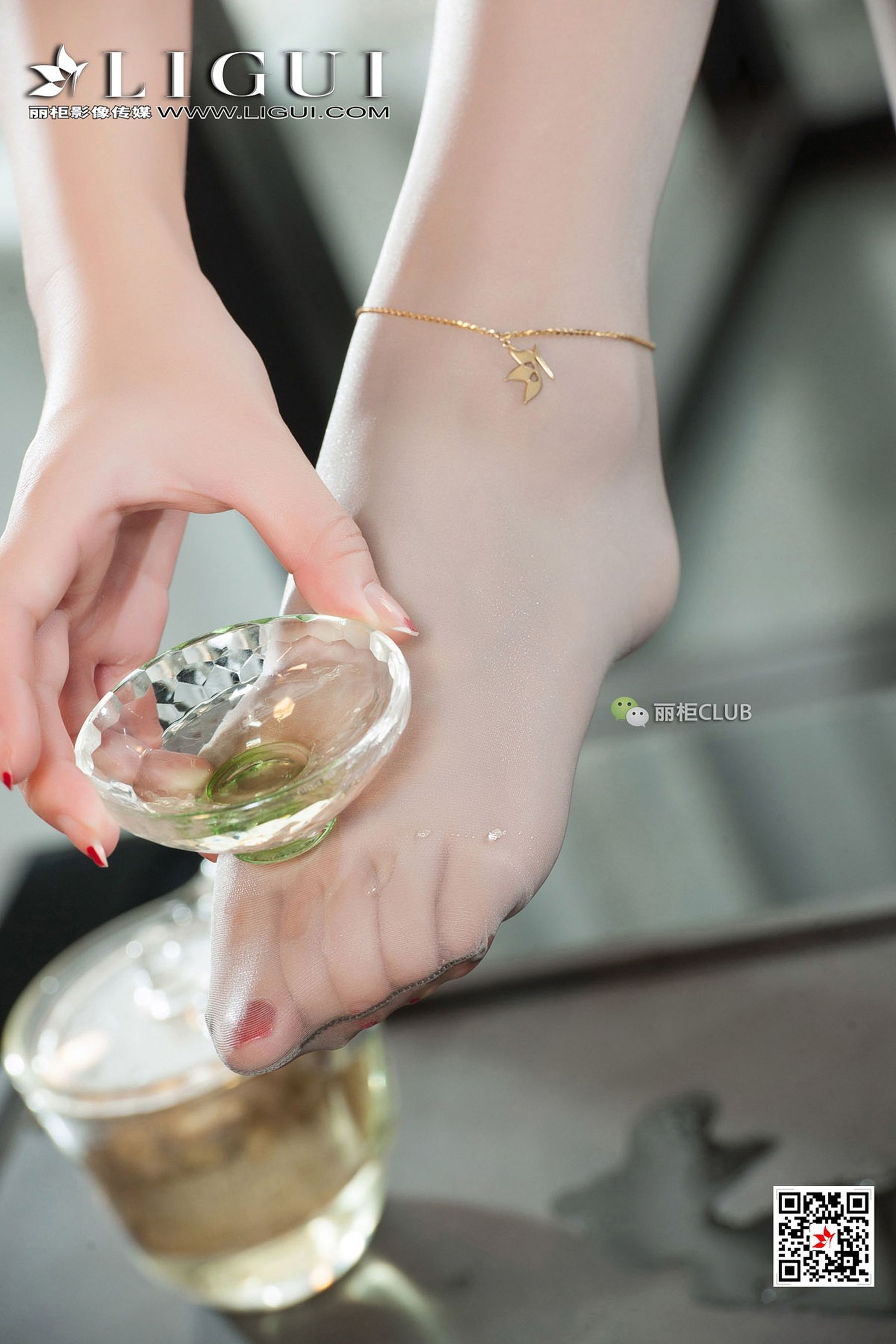 腿模Vicky《旗袍湿足》-图5