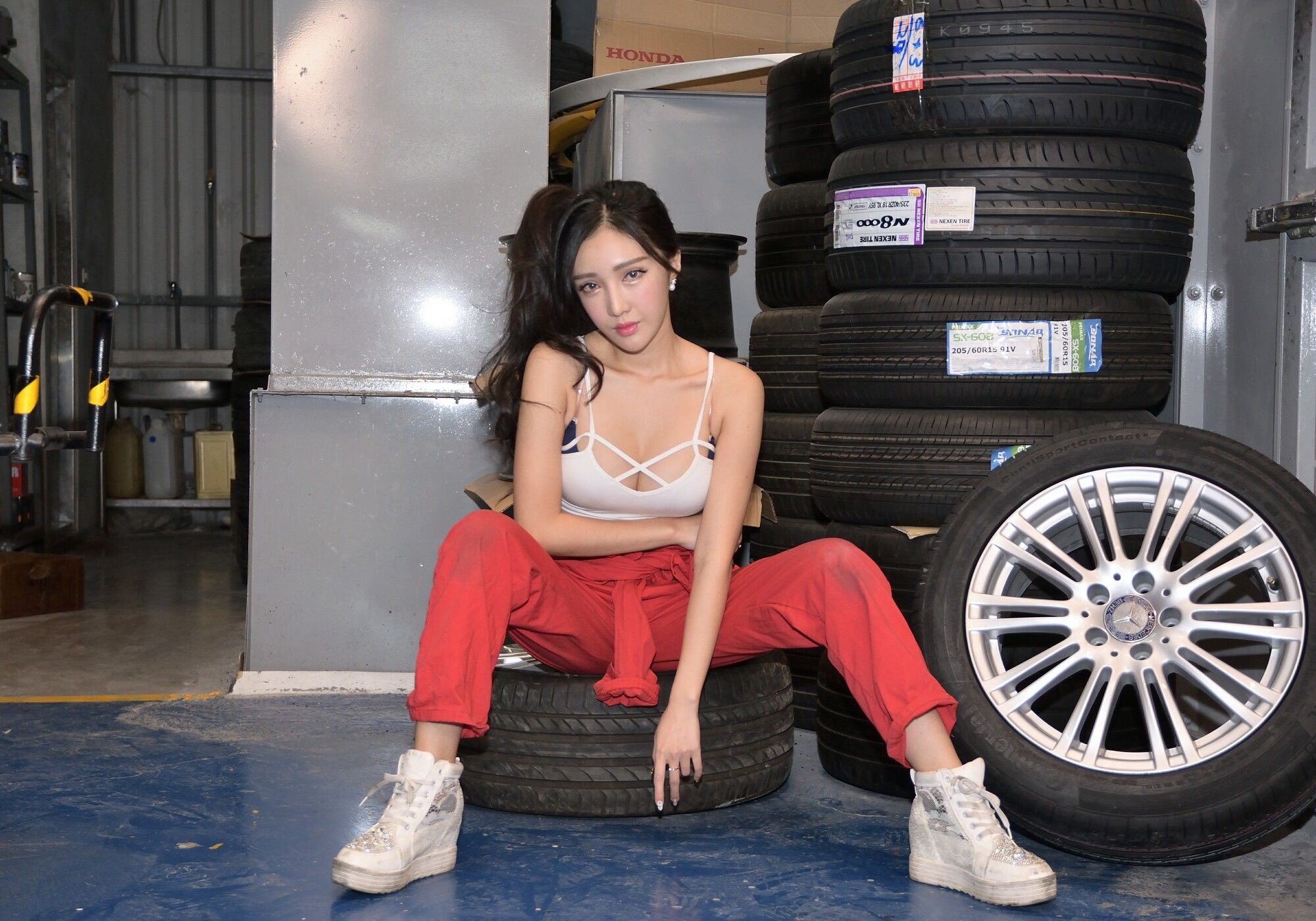 赵芸Syuan《美颜的汽车修理工》-图34