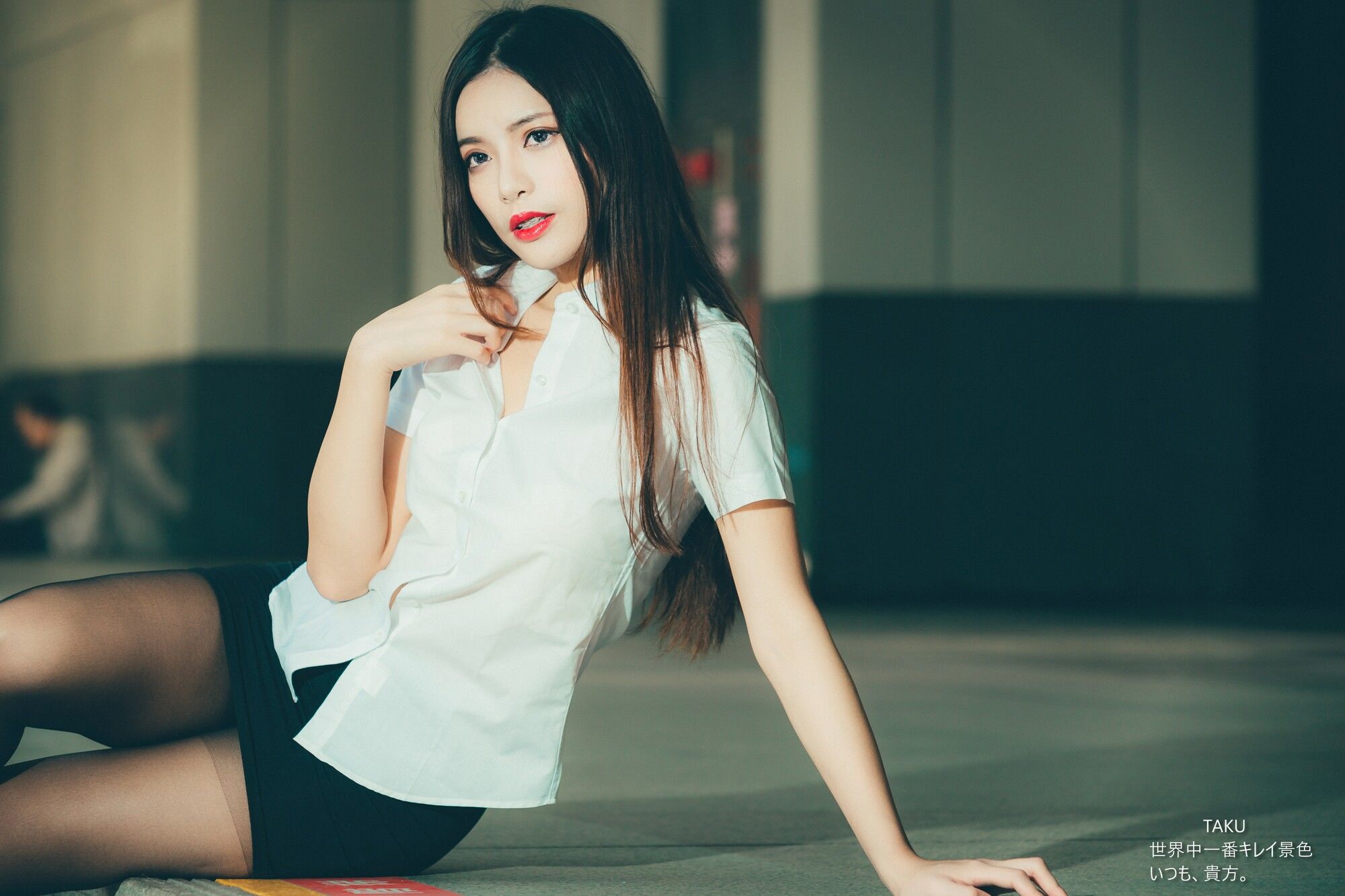 黄书庭 OL黑絲外拍-图9