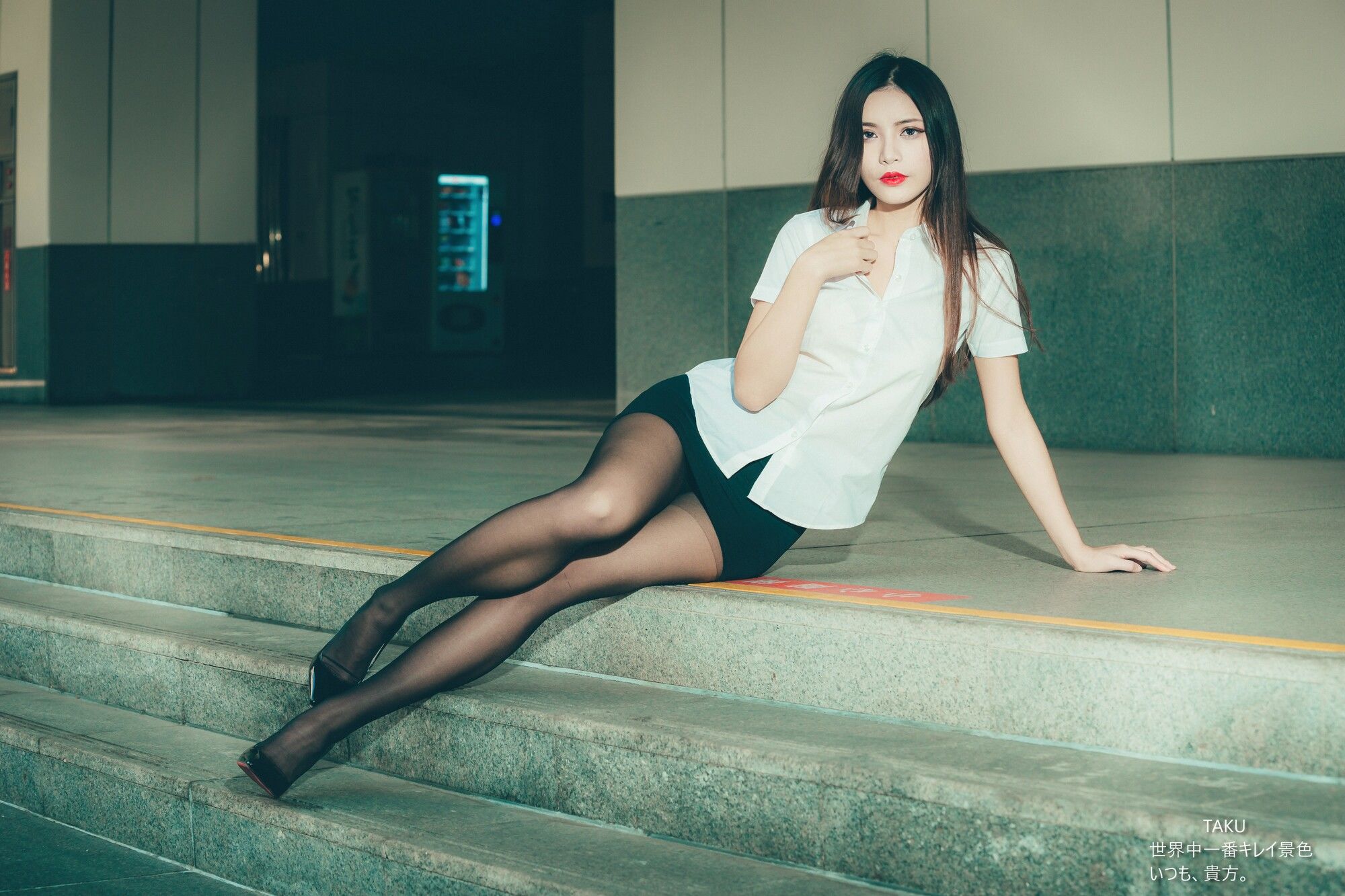 黄书庭 OL黑絲外拍-图12