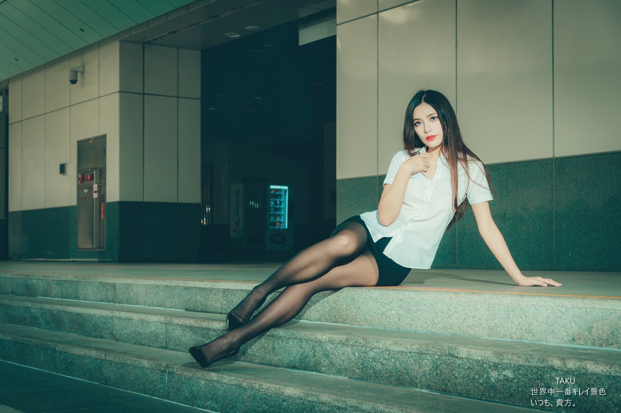 黄书庭 OL黑絲外拍-图20