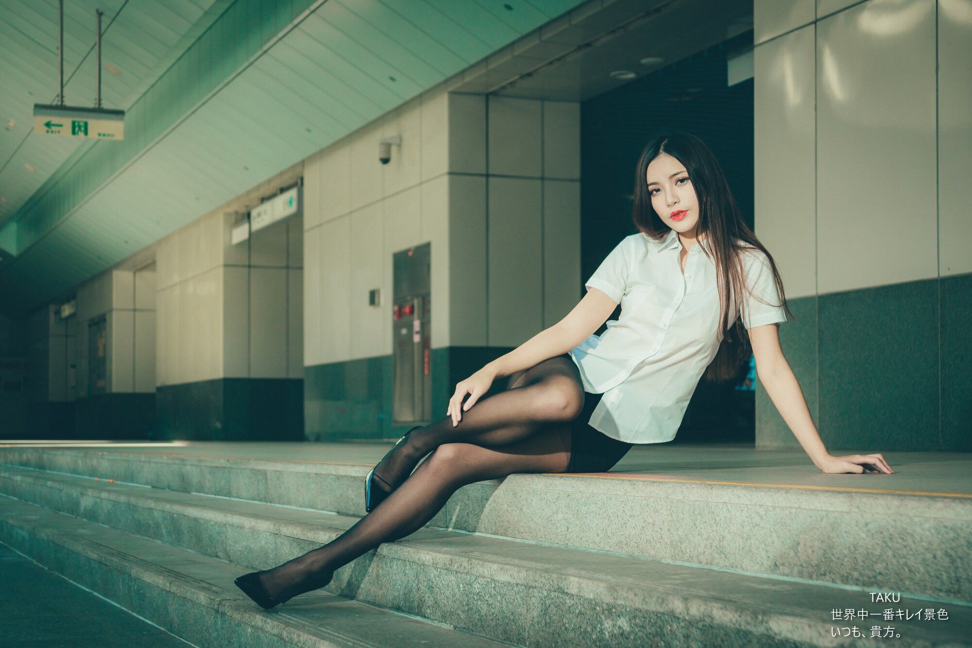 黄书庭 OL黑絲外拍-图21