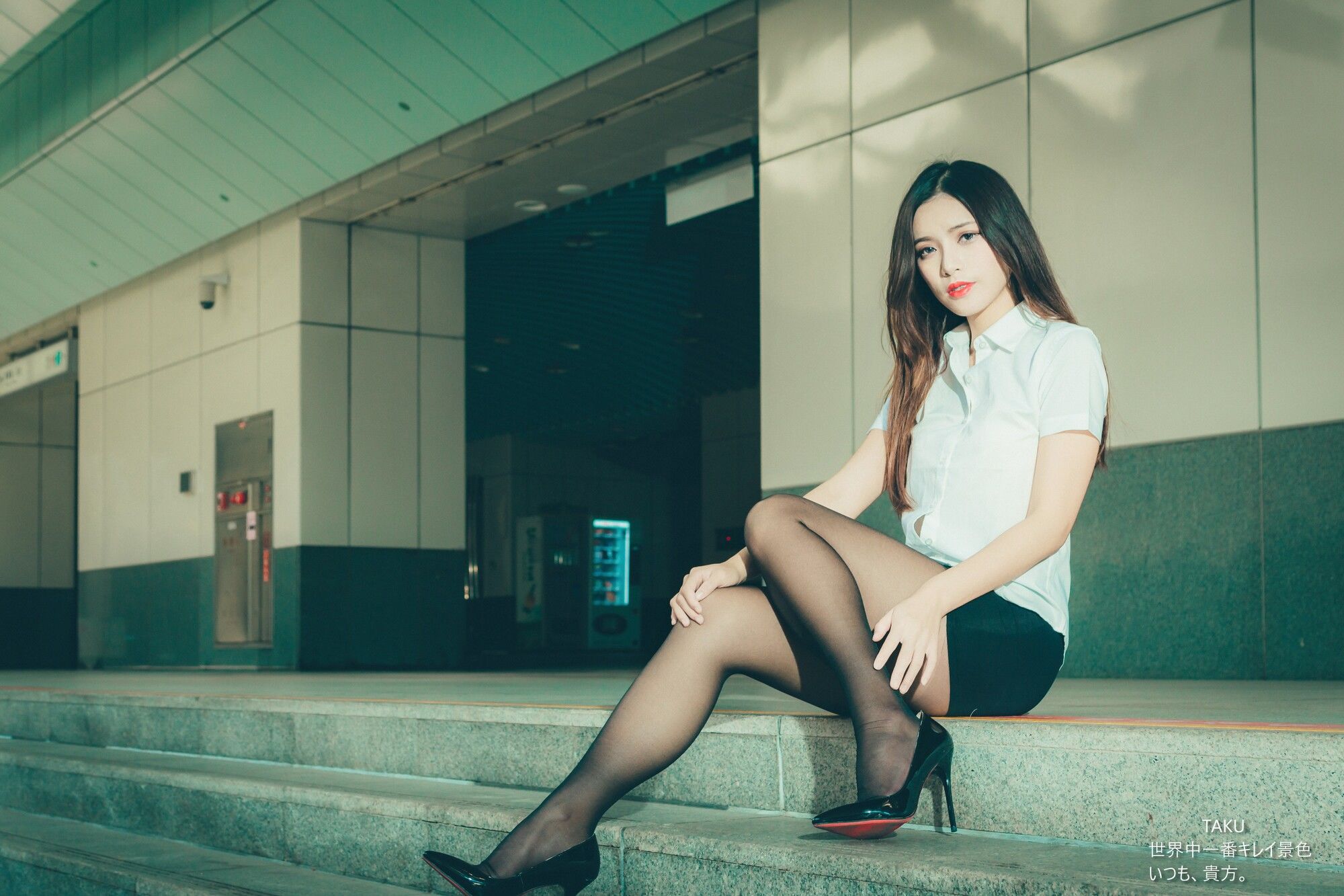 黄书庭 OL黑絲外拍-图26