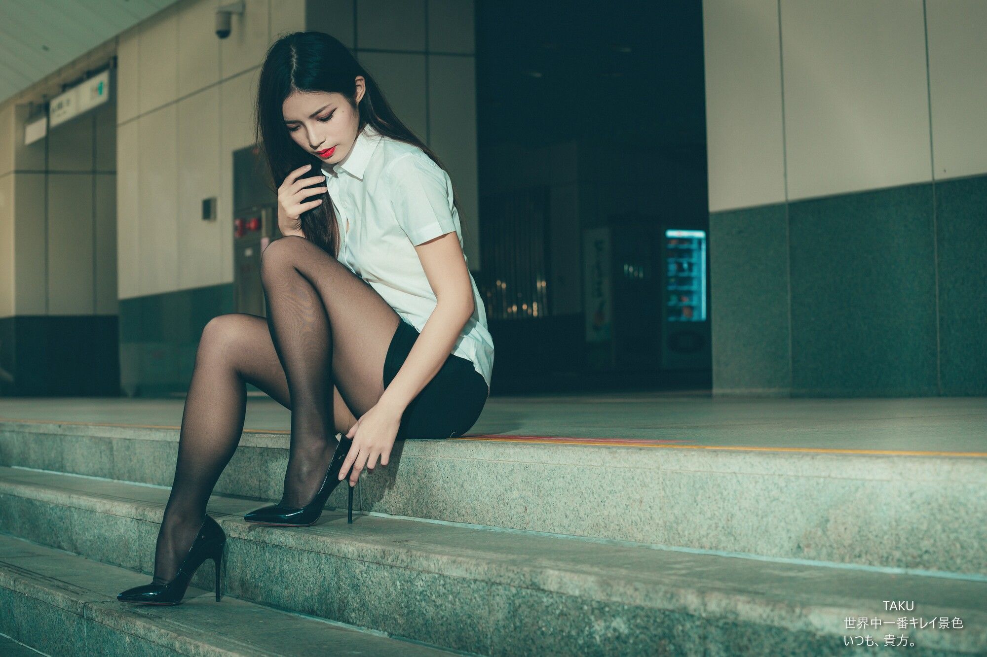 黄书庭 OL黑絲外拍-图30