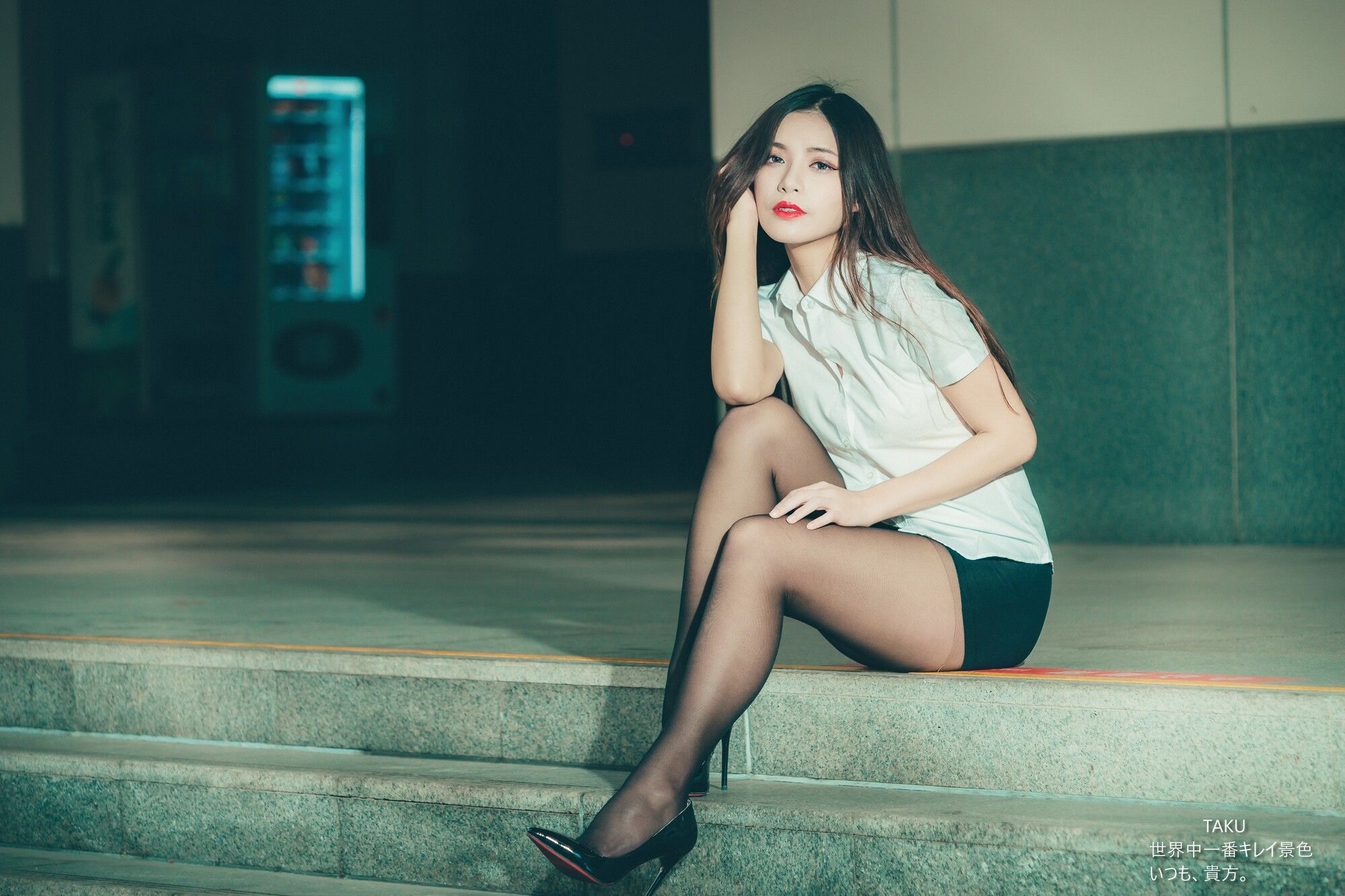 黄书庭 OL黑絲外拍-图31